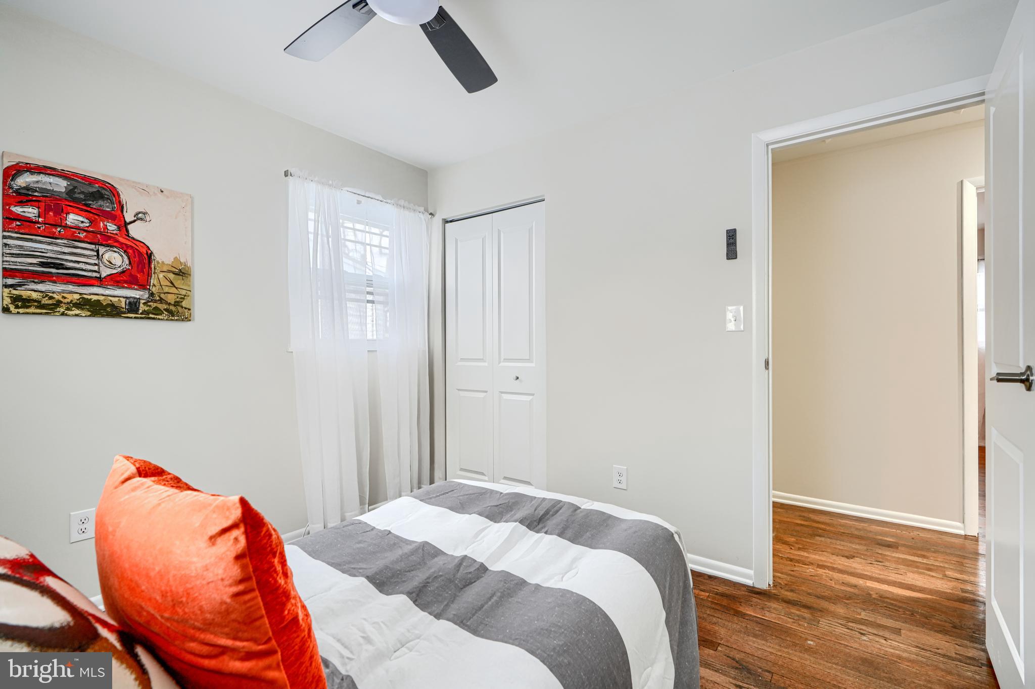 HOLIDAY MANOR - Residential