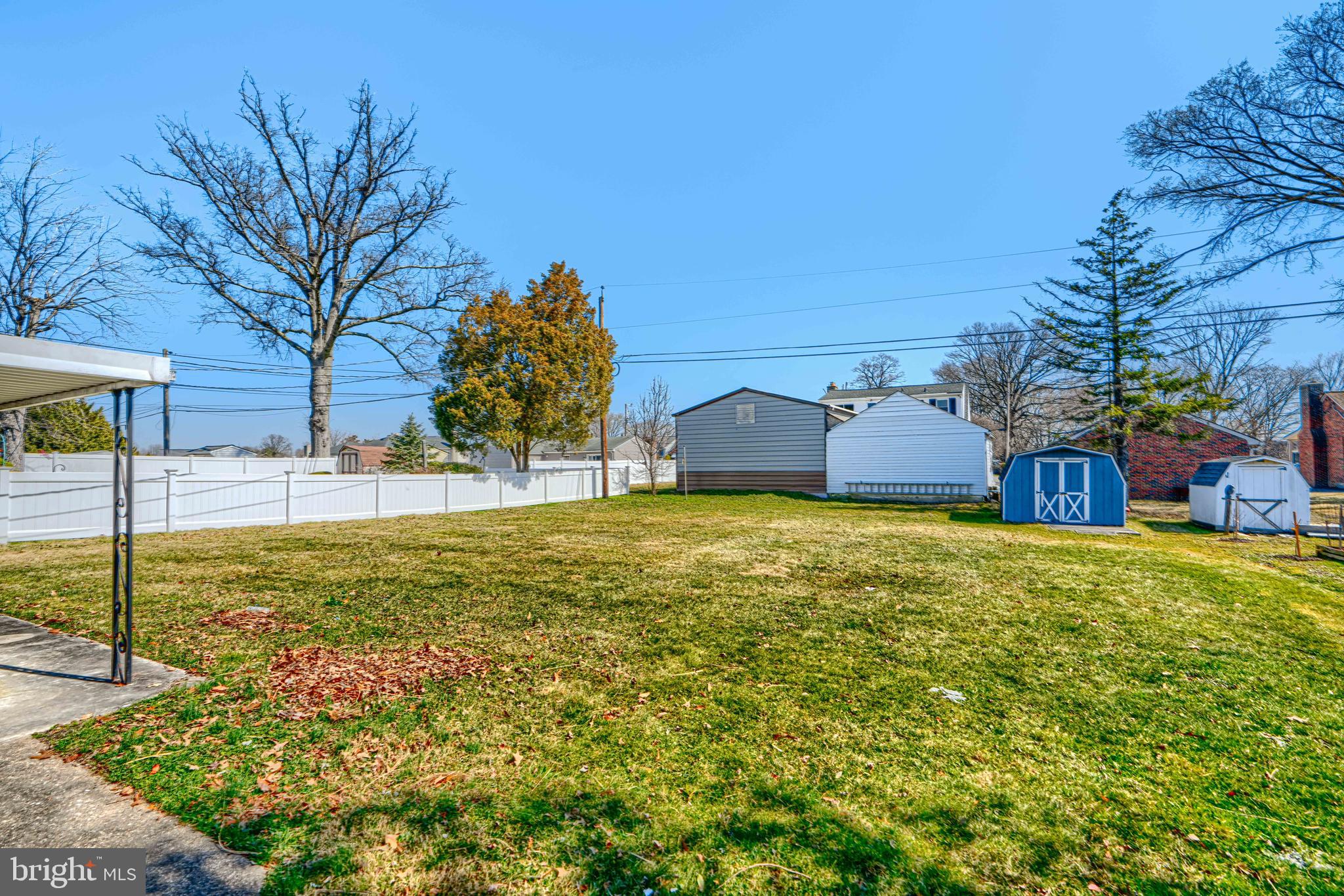 HOLIDAY MANOR - Residential