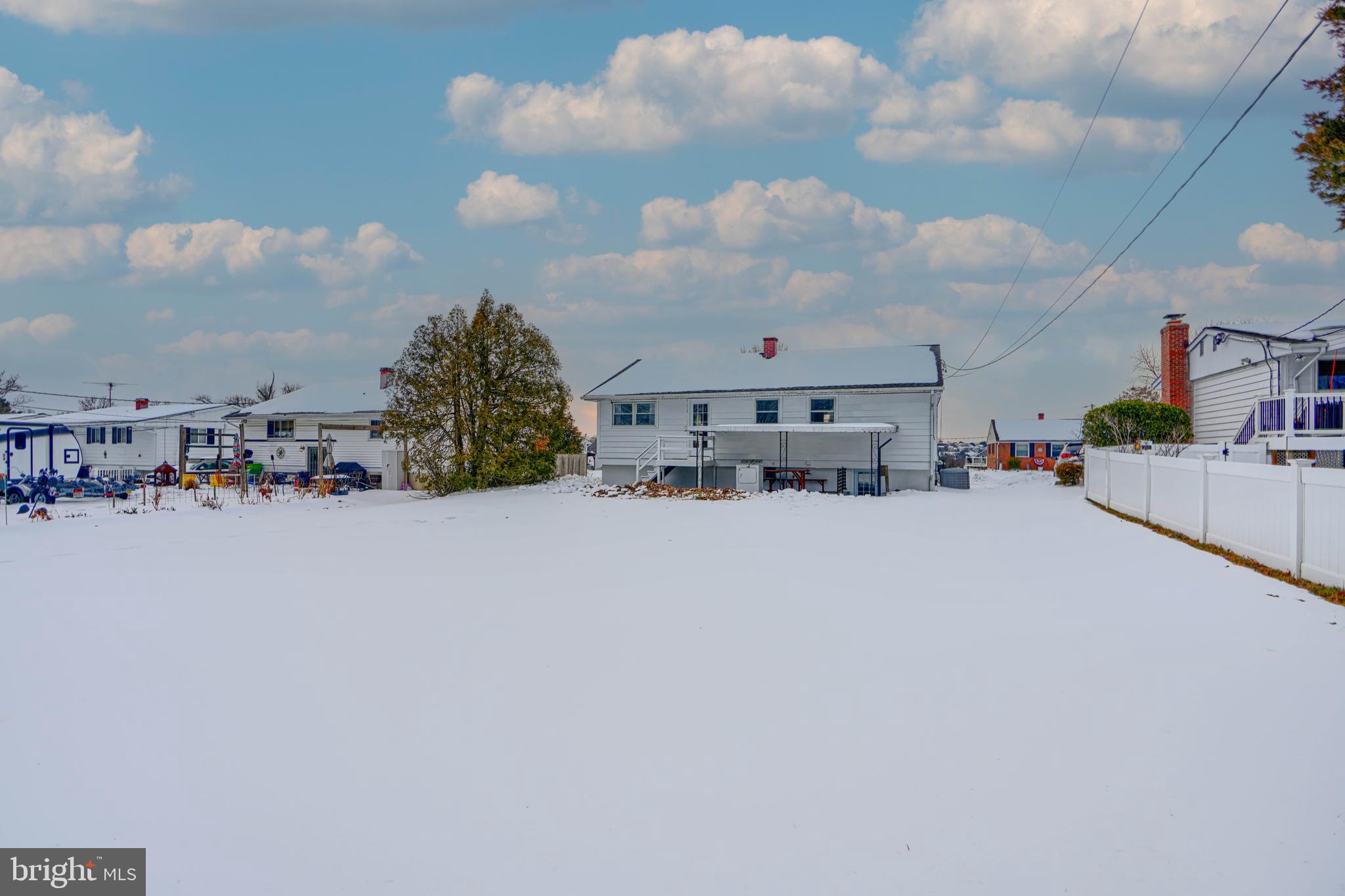 HOLIDAY MANOR - Residential