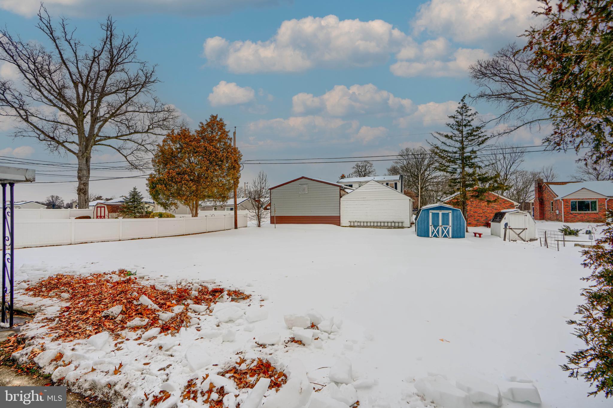 HOLIDAY MANOR - Residential