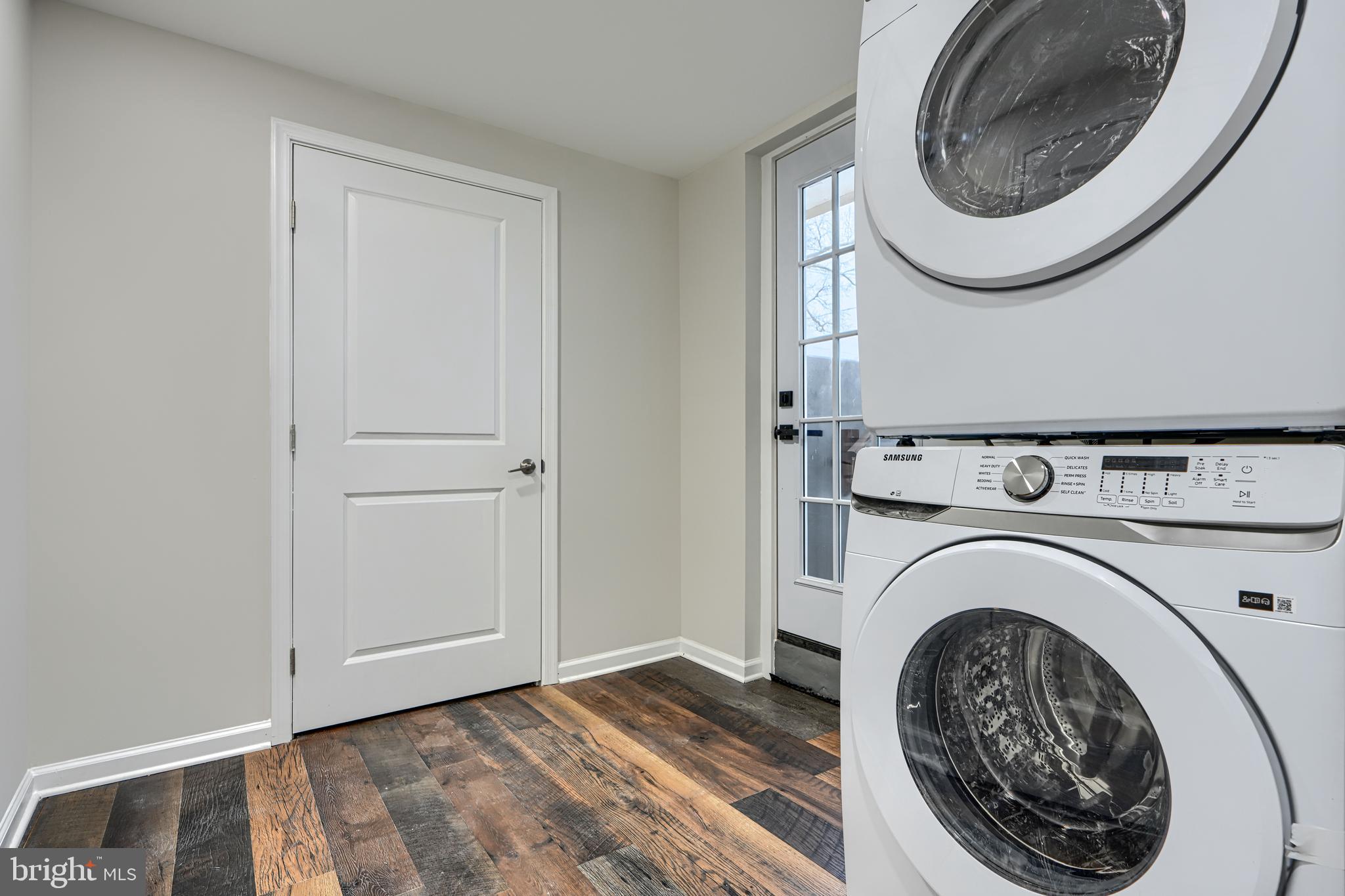 HOLIDAY MANOR - Residential