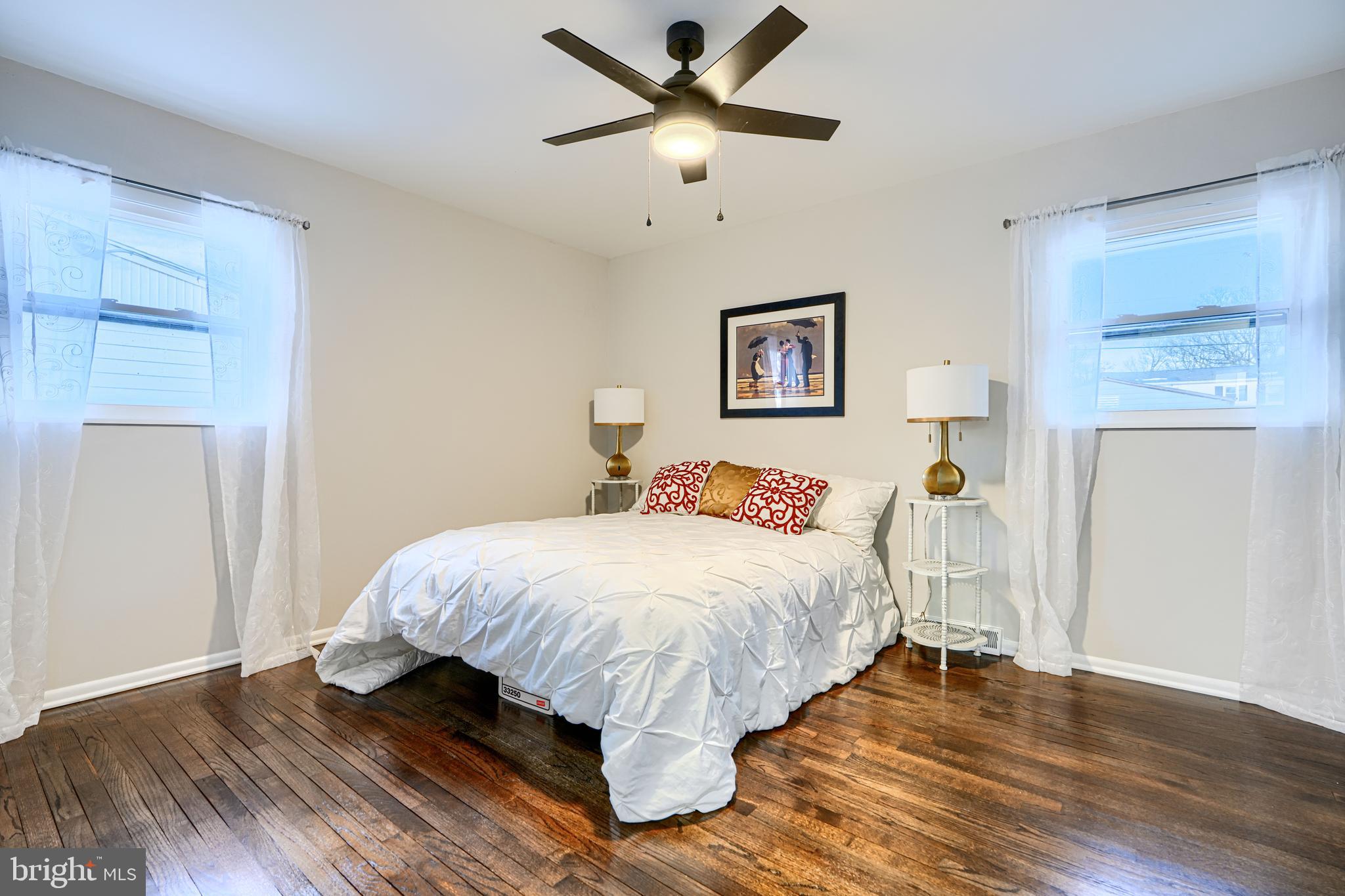 HOLIDAY MANOR - Residential