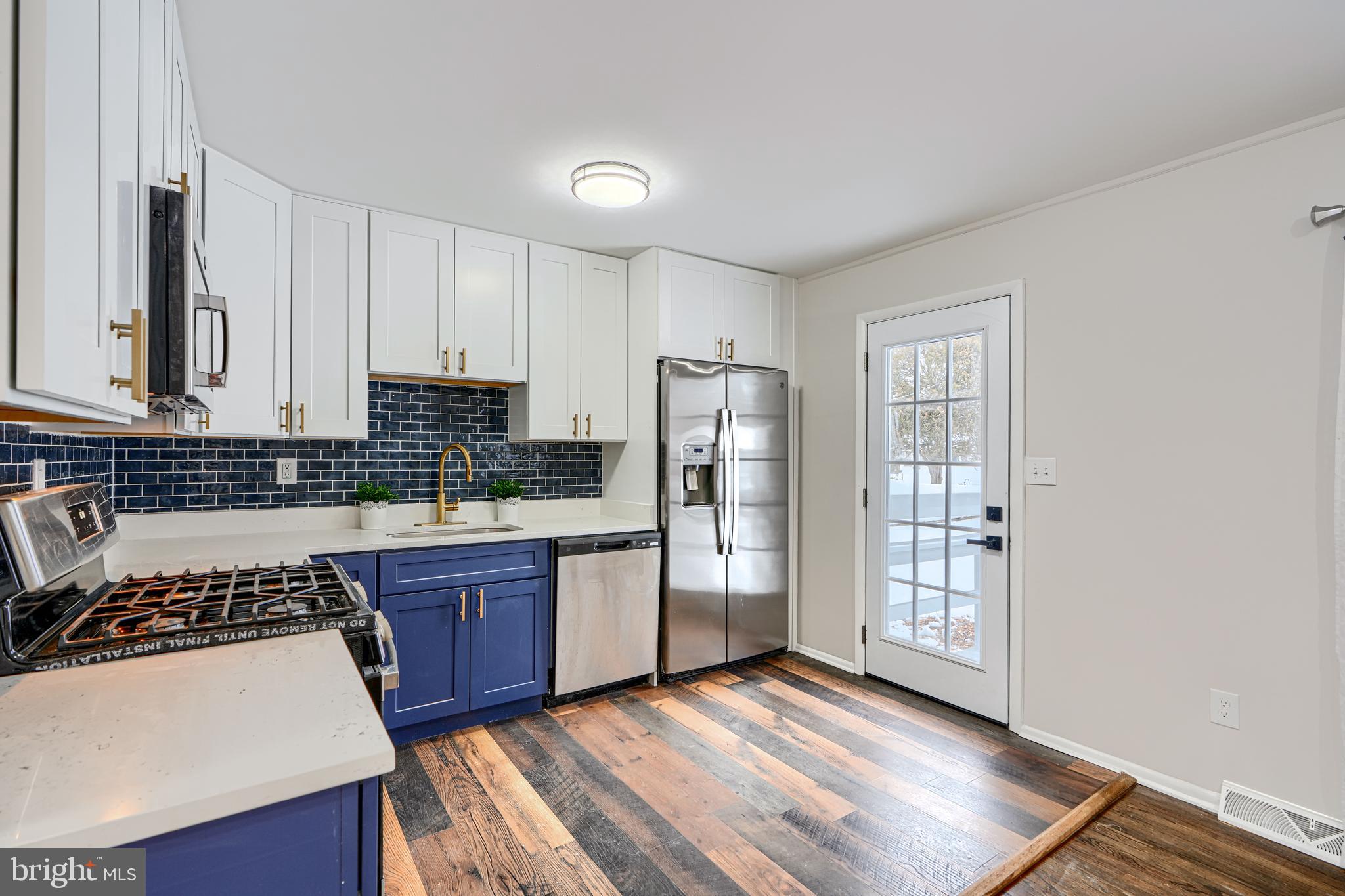 HOLIDAY MANOR - Residential