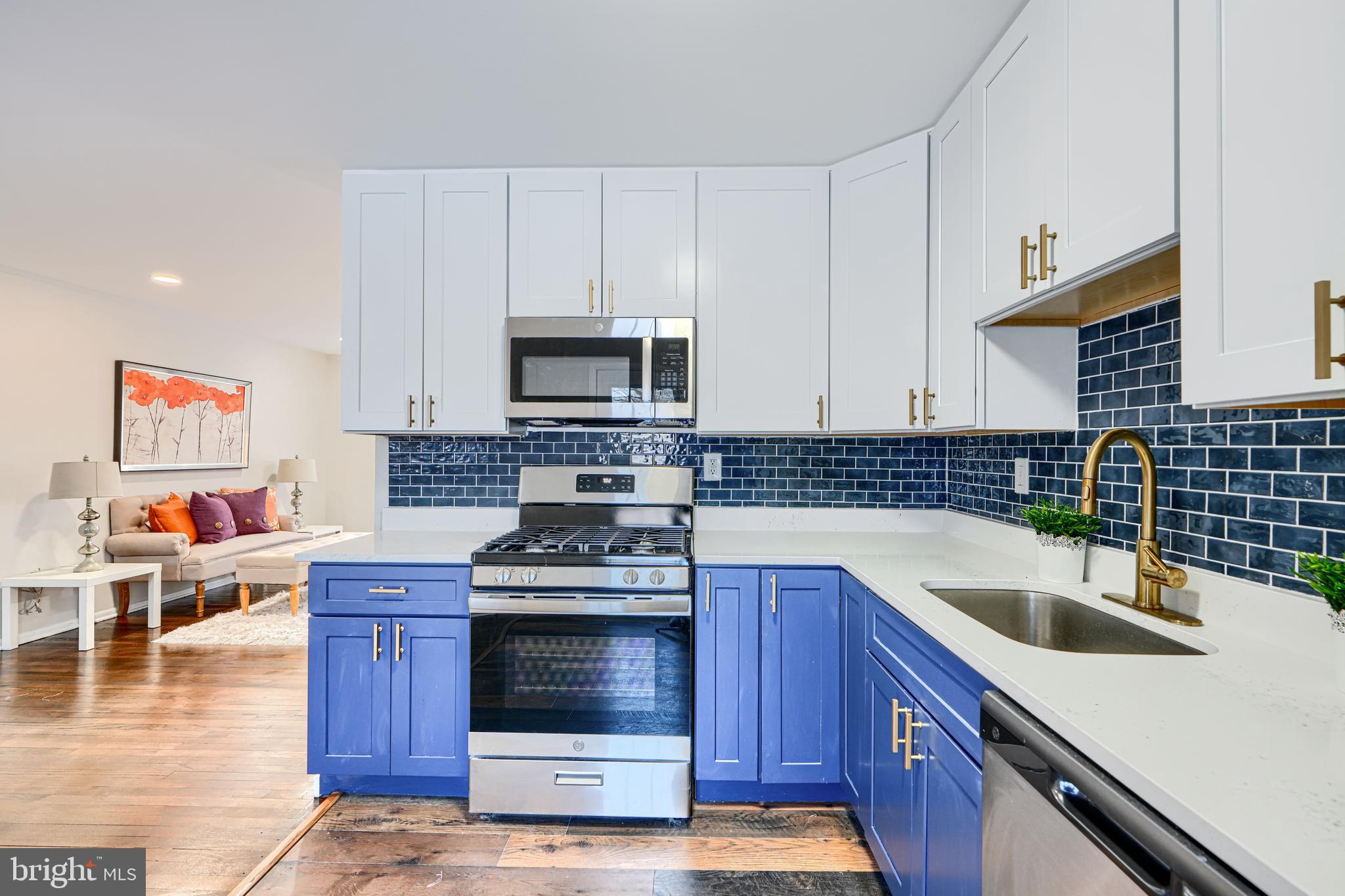 HOLIDAY MANOR - Residential