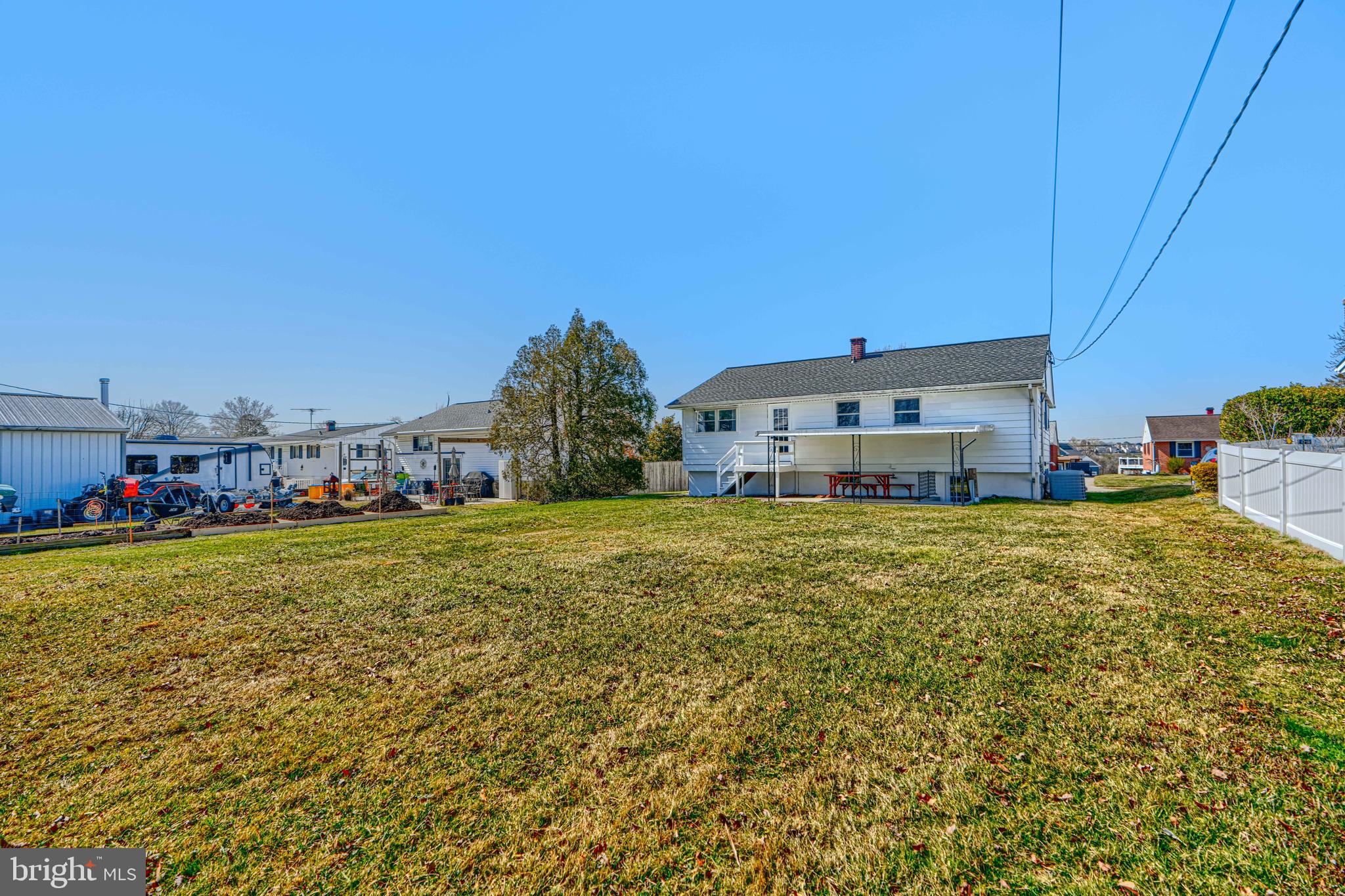 HOLIDAY MANOR - Residential