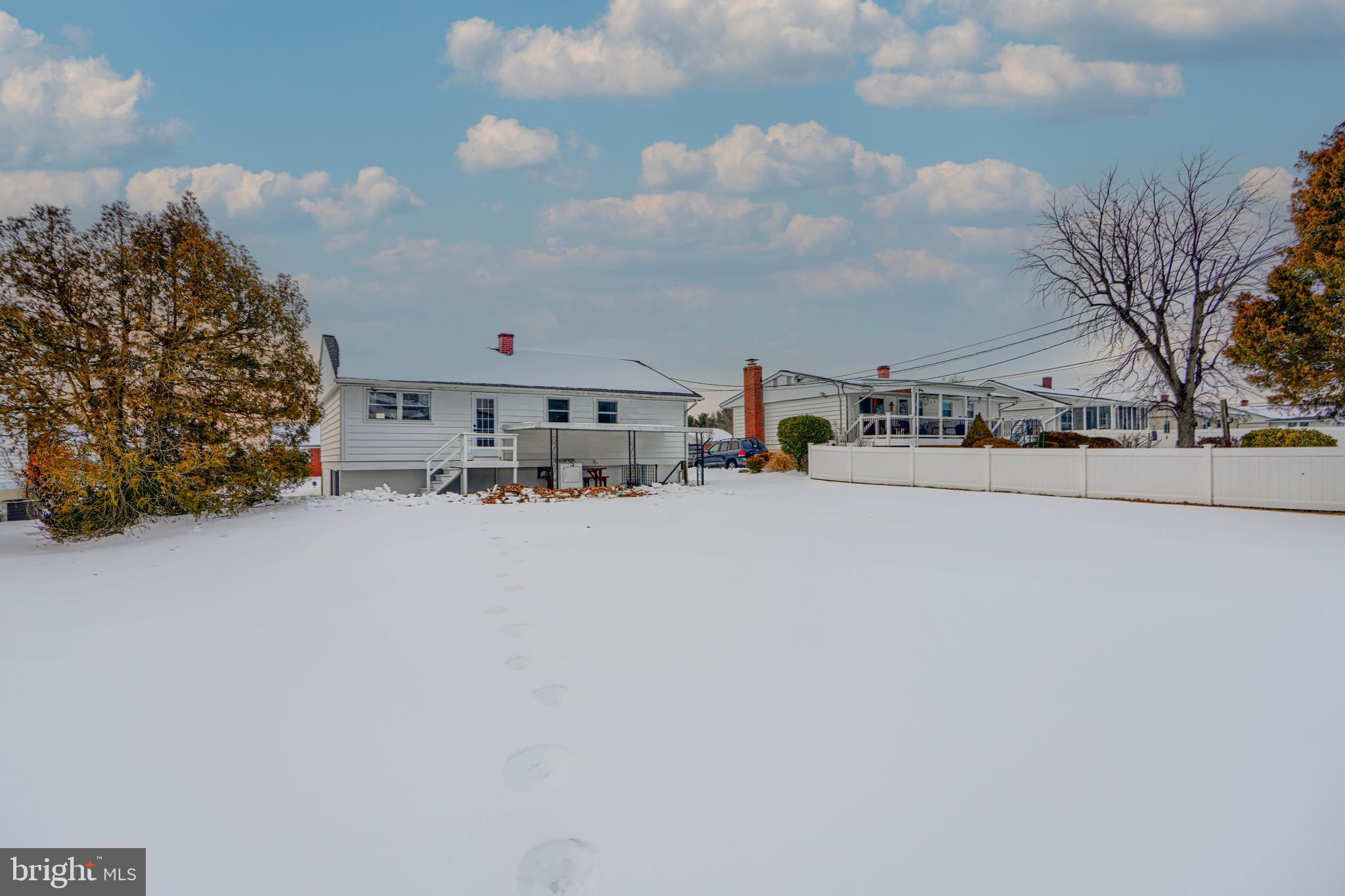 HOLIDAY MANOR - Residential