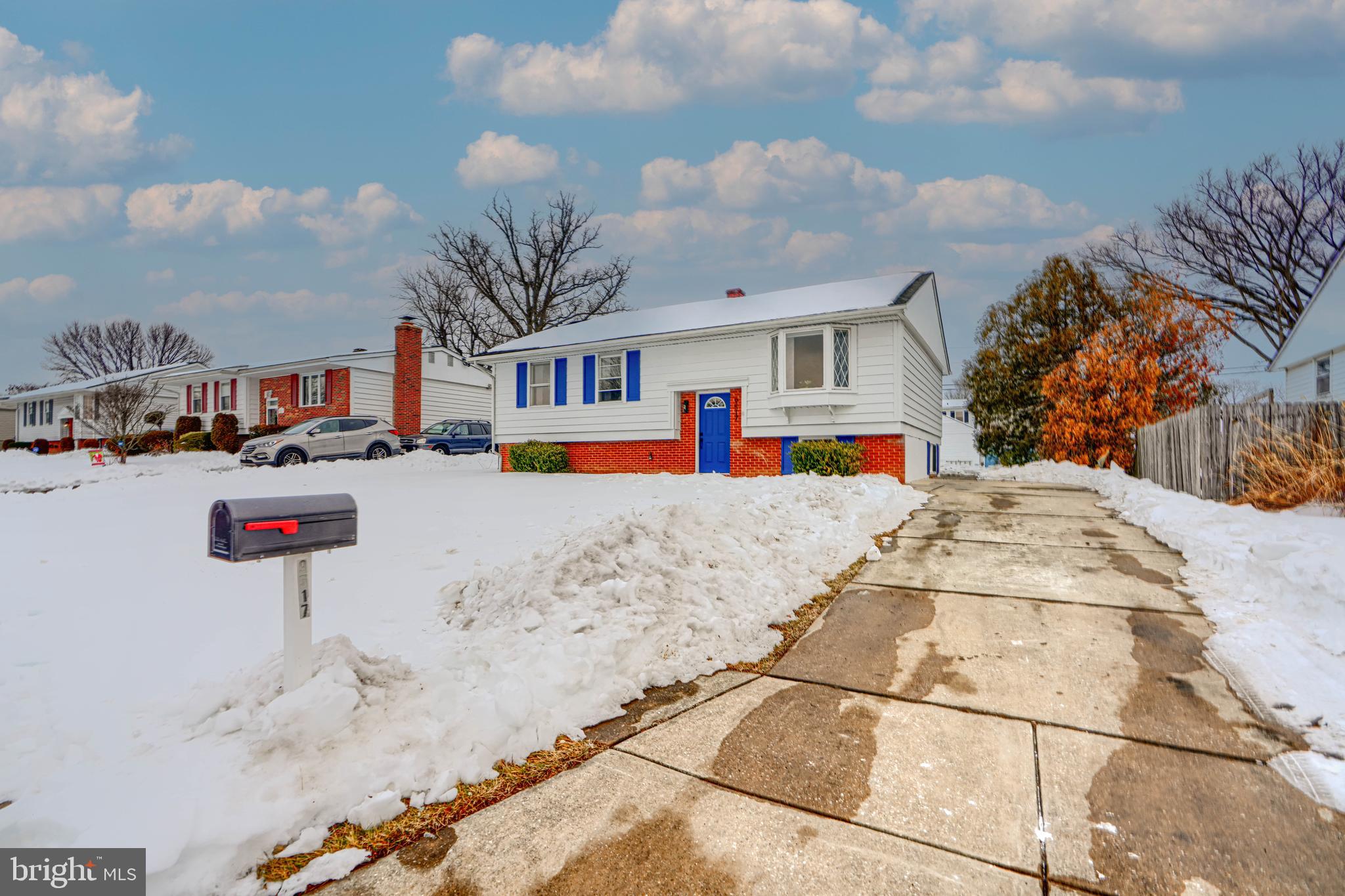 HOLIDAY MANOR - Residential