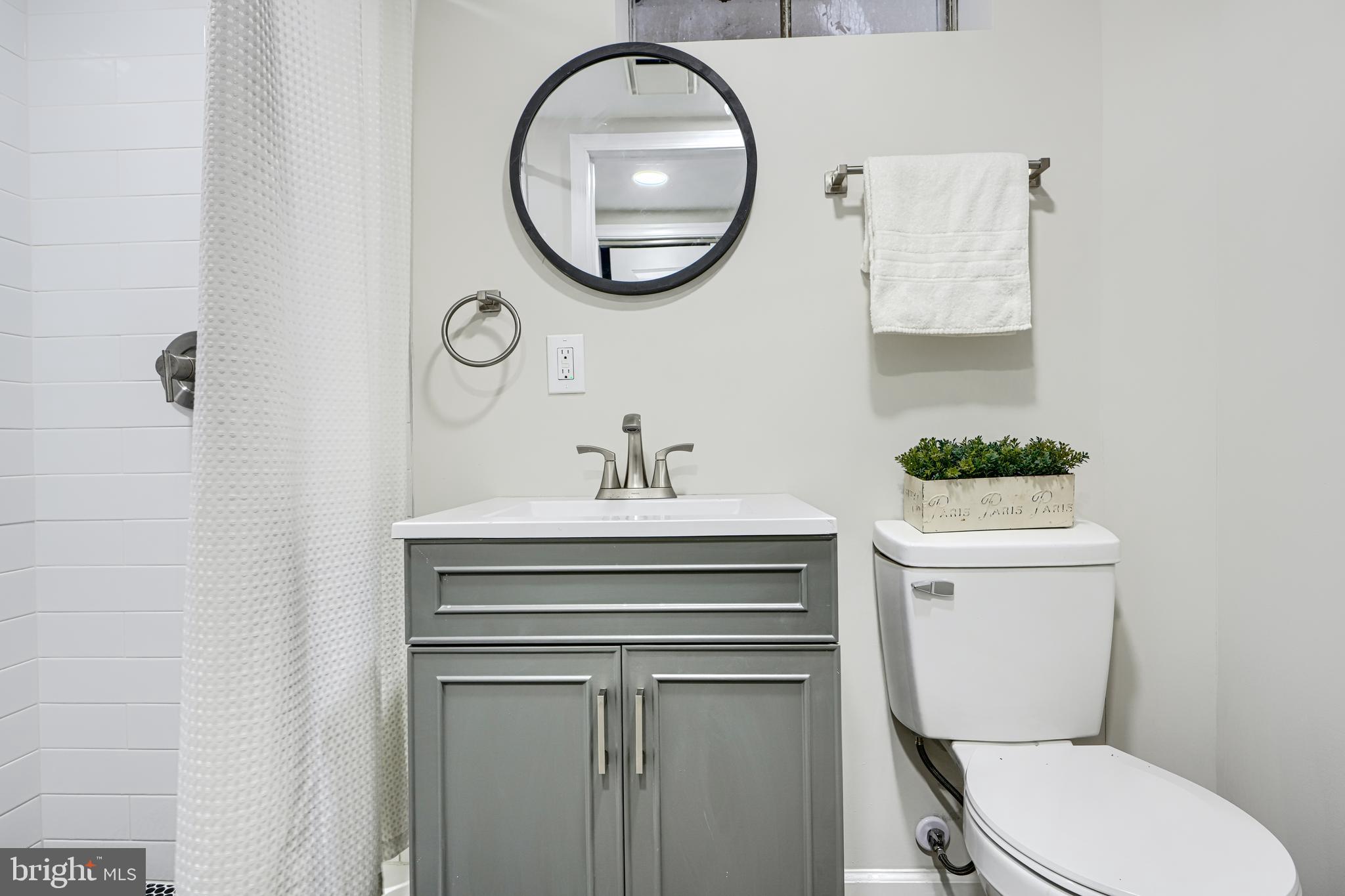 HOLIDAY MANOR - Residential