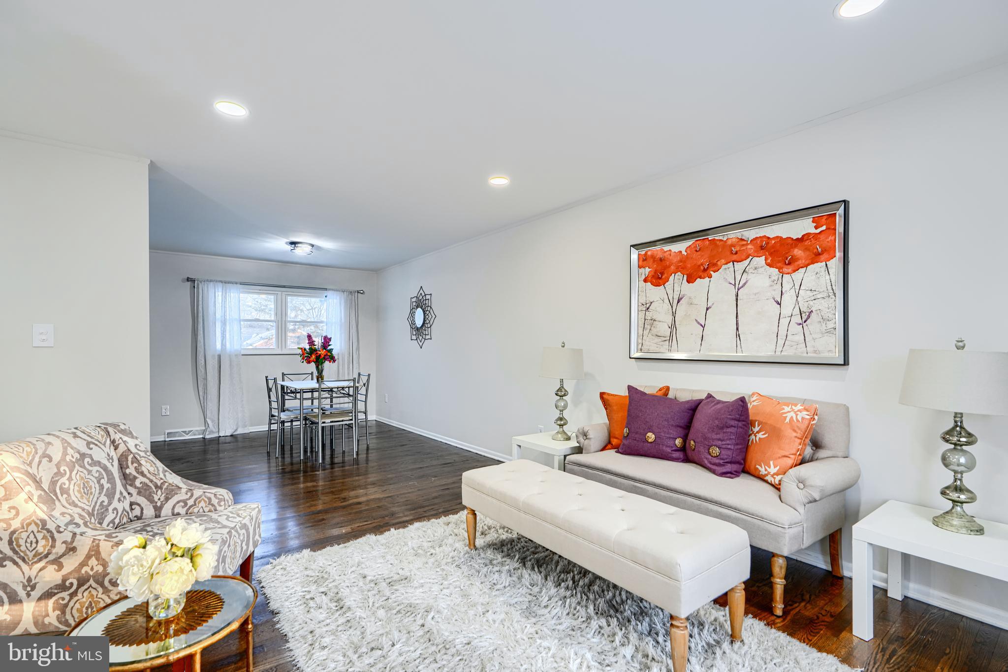 HOLIDAY MANOR - Residential