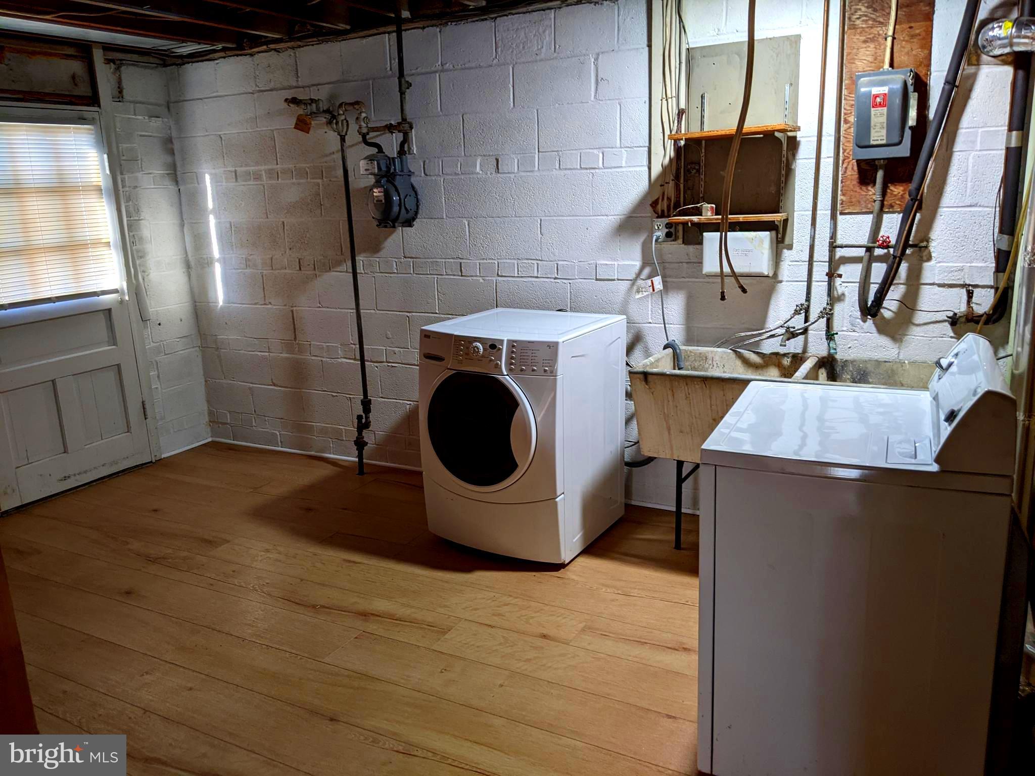 NORTH POTOMAC VISTA - Residential Lease