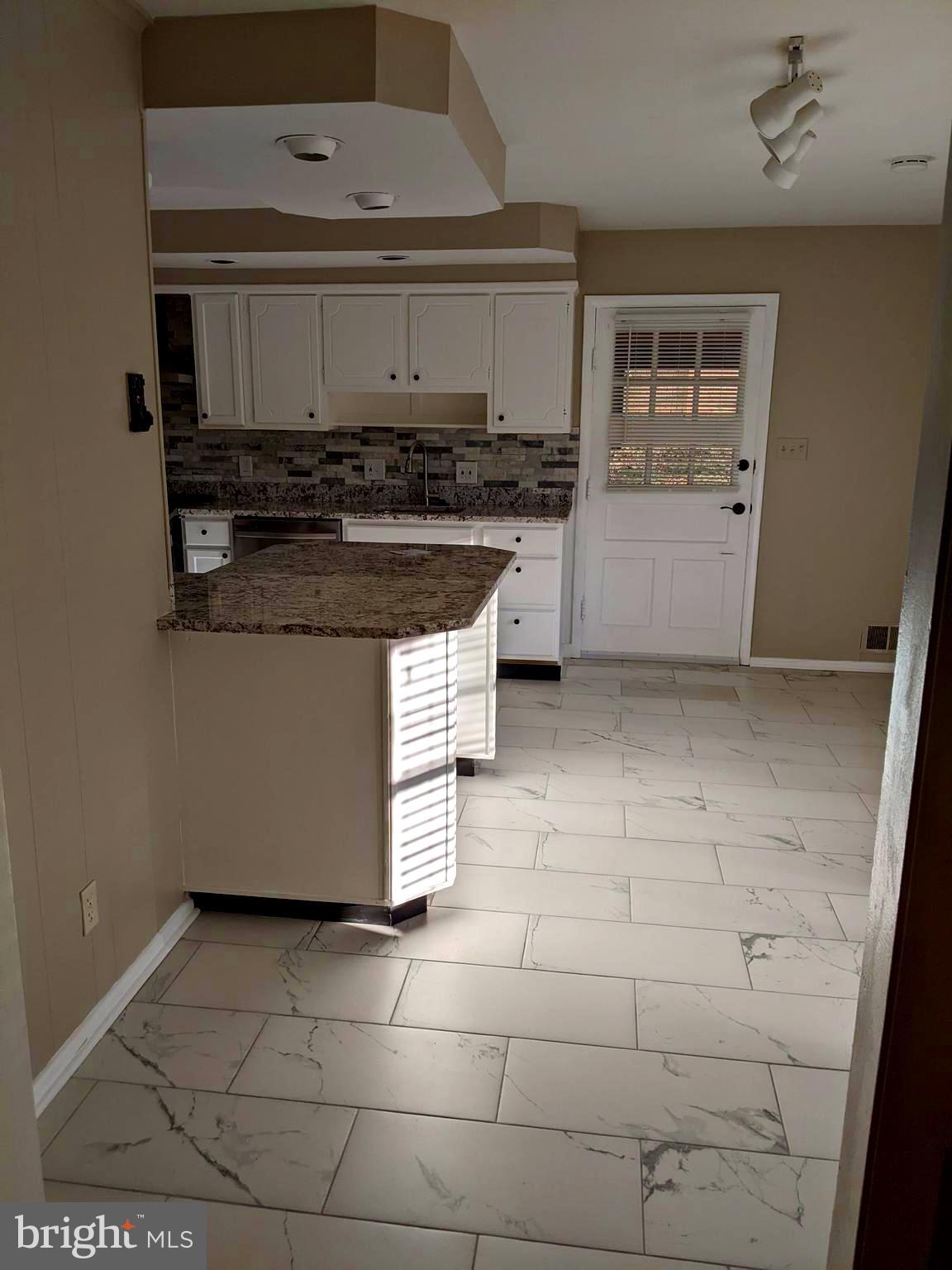 NORTH POTOMAC VISTA - Residential Lease