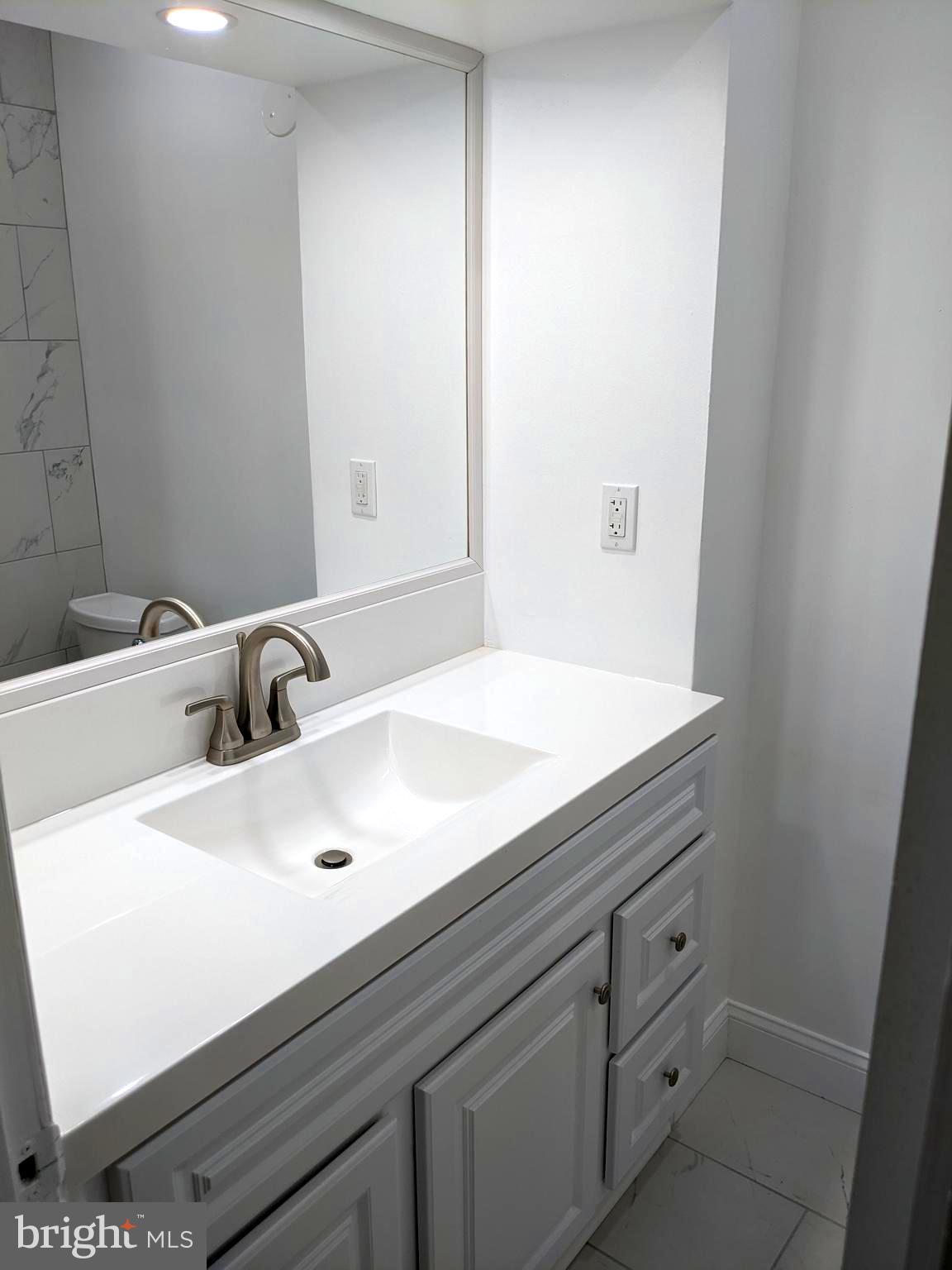 NORTH POTOMAC VISTA - Residential Lease