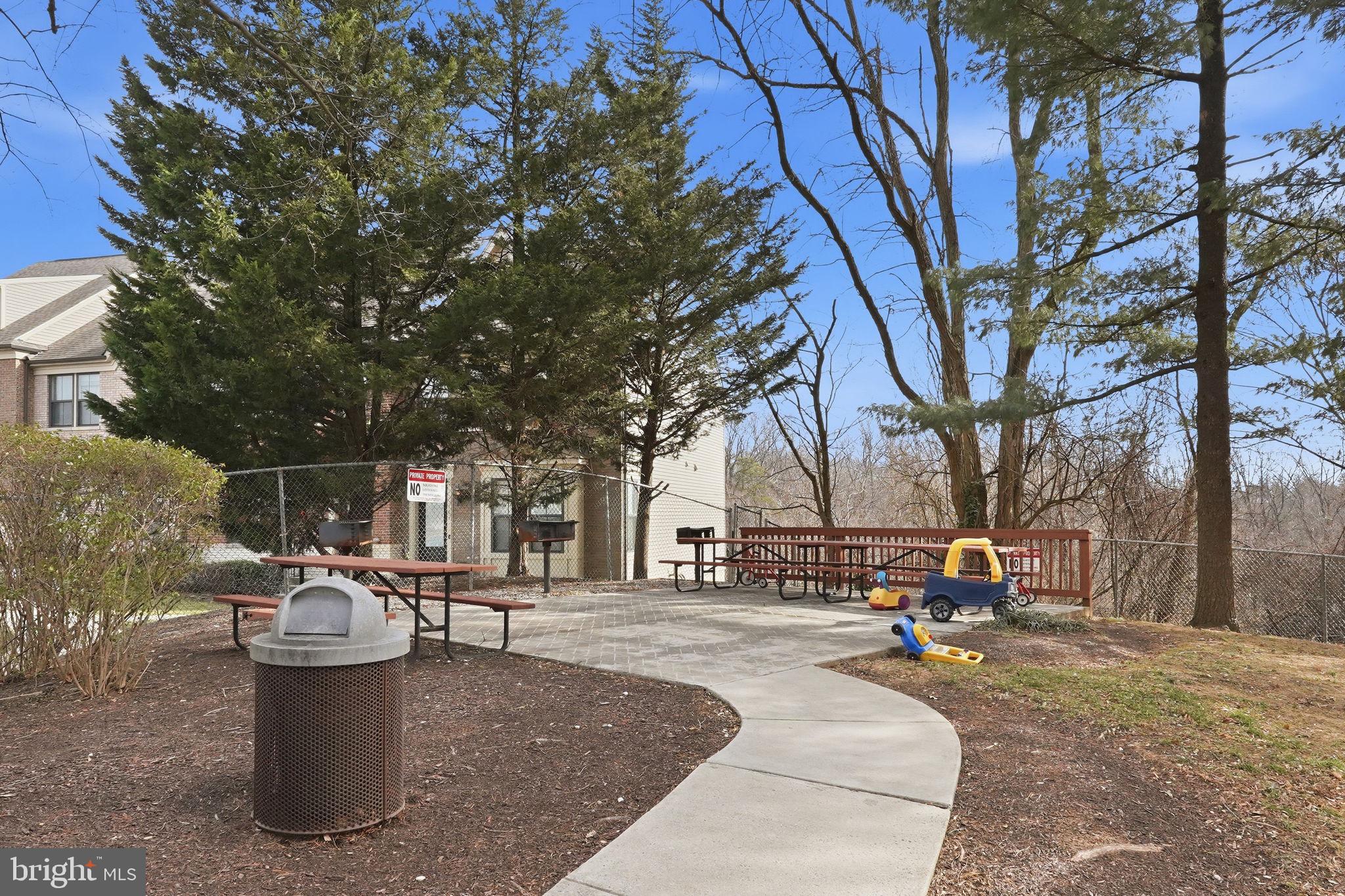 LAKESIDE PLAZA - Residential