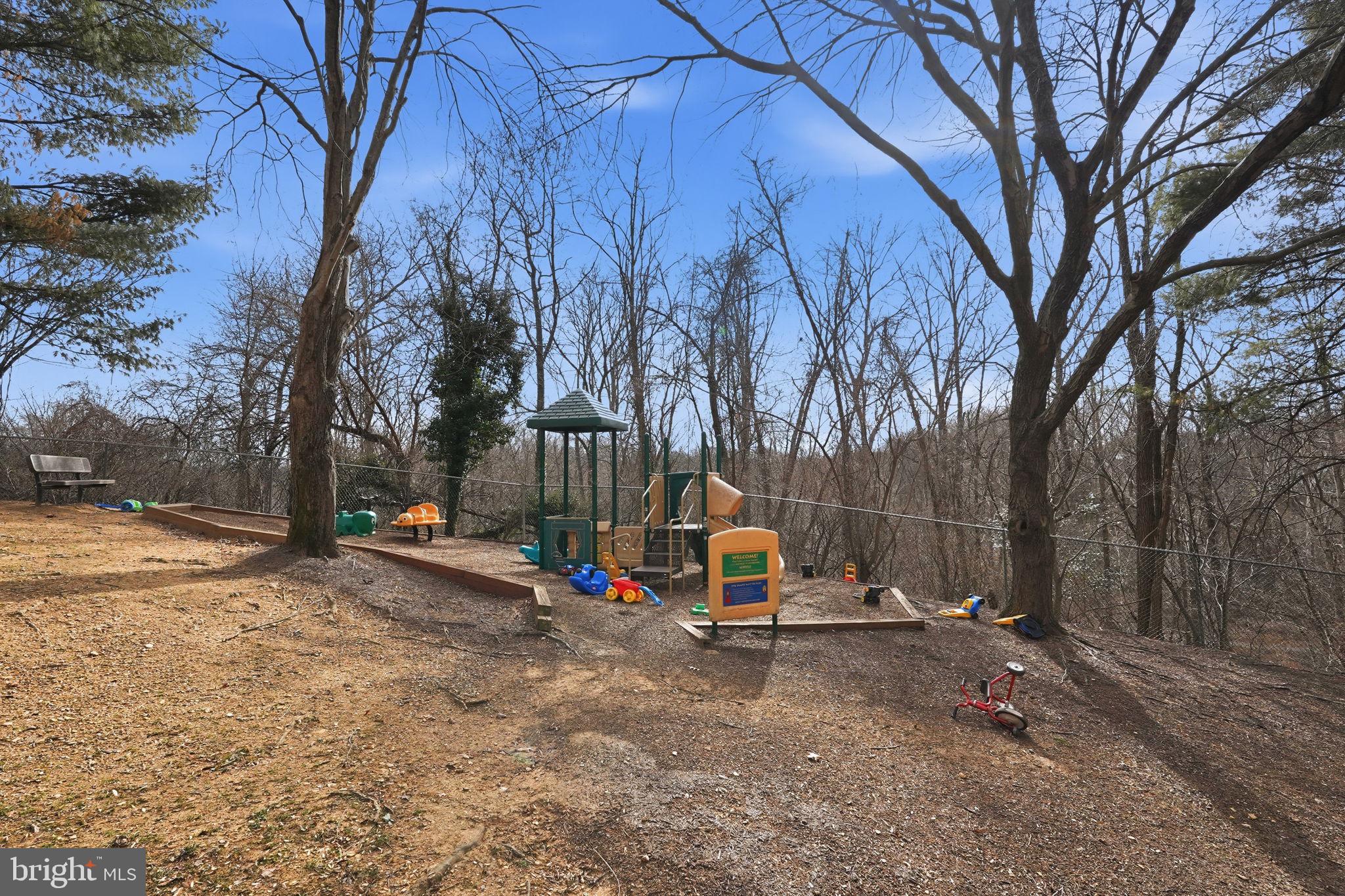 LAKESIDE PLAZA - Residential