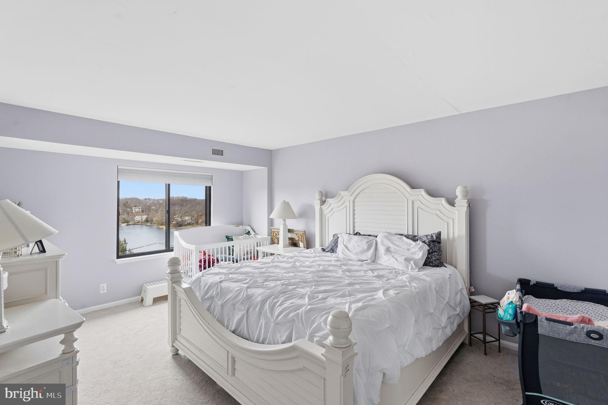 LAKESIDE PLAZA - Residential