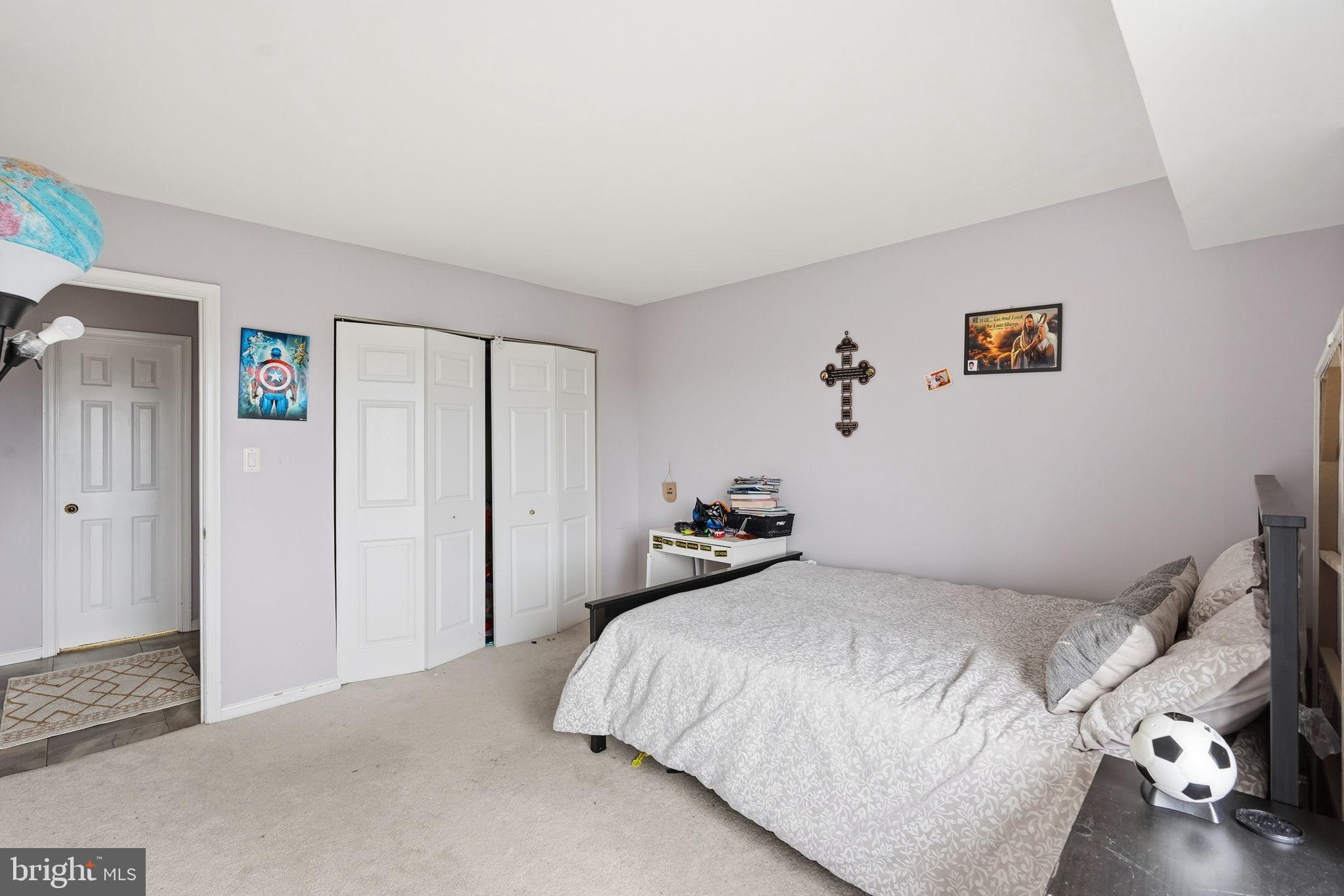 LAKESIDE PLAZA - Residential