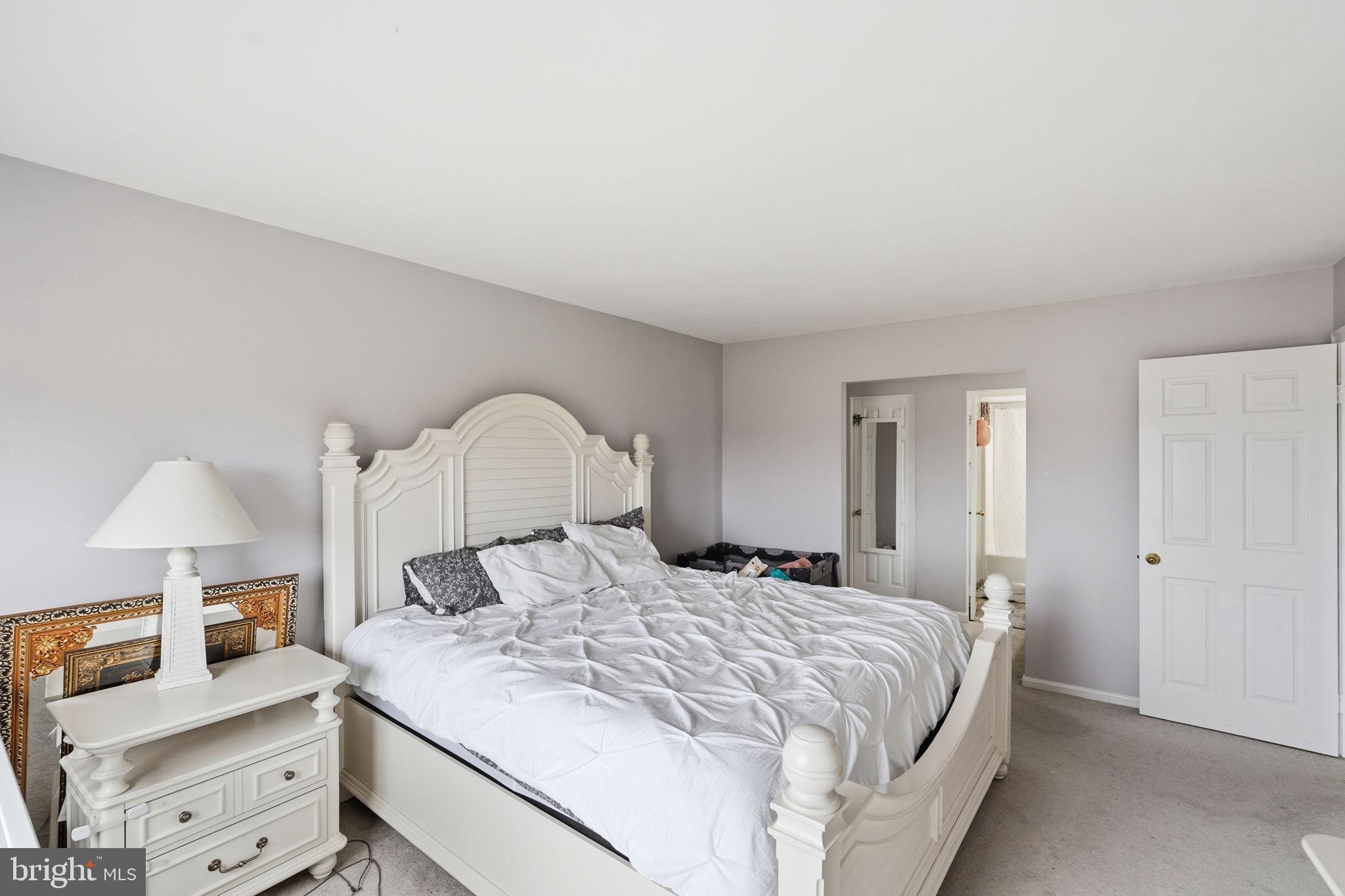 LAKESIDE PLAZA - Residential