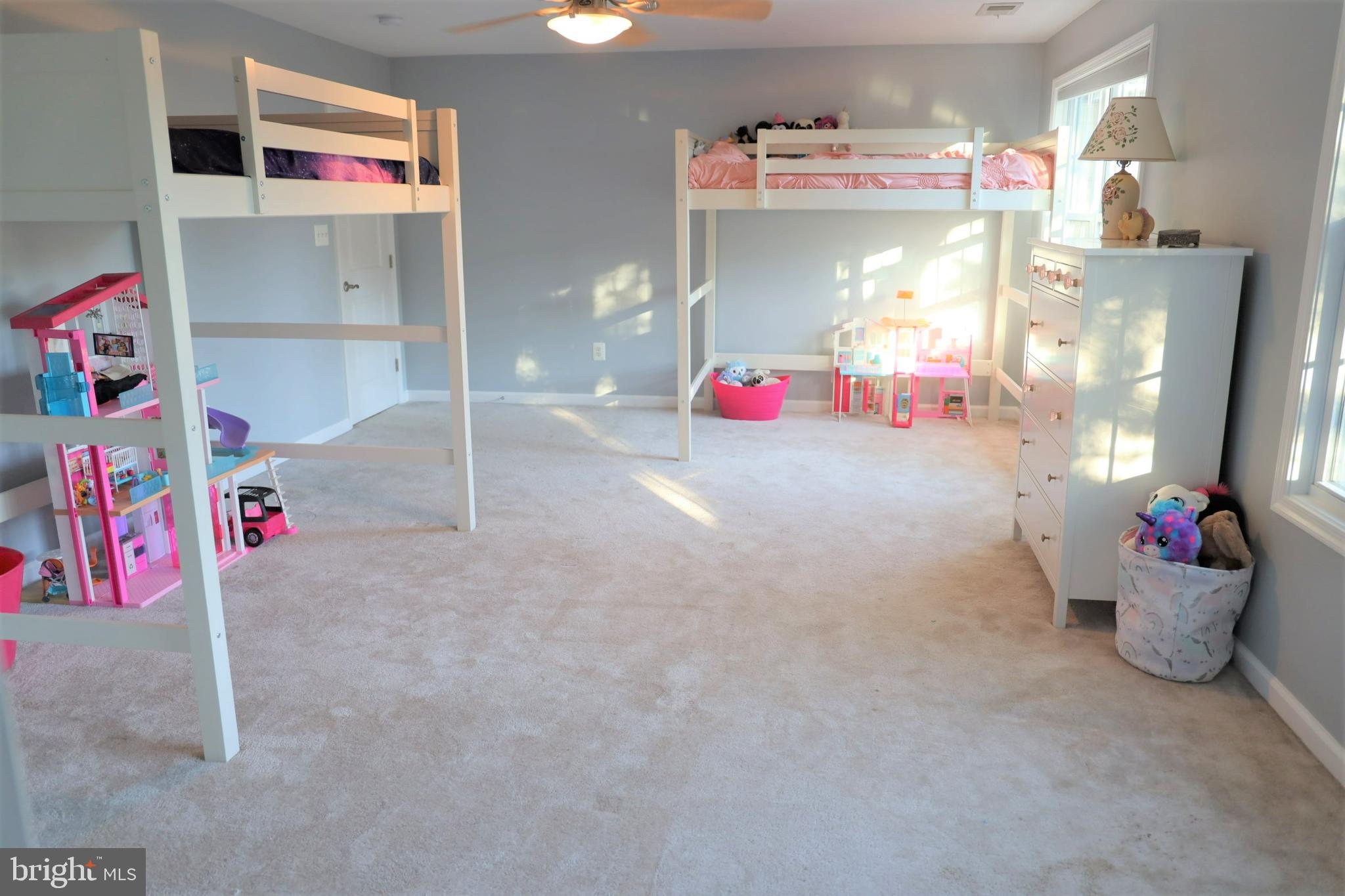 WOODLAND BEACH - Residential