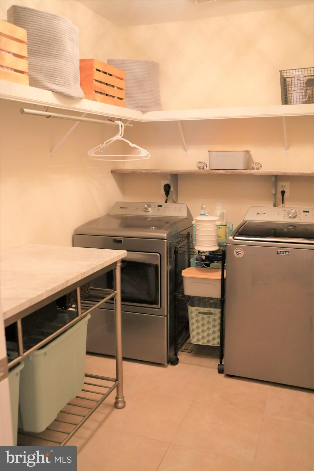 WOODLAND BEACH - Residential