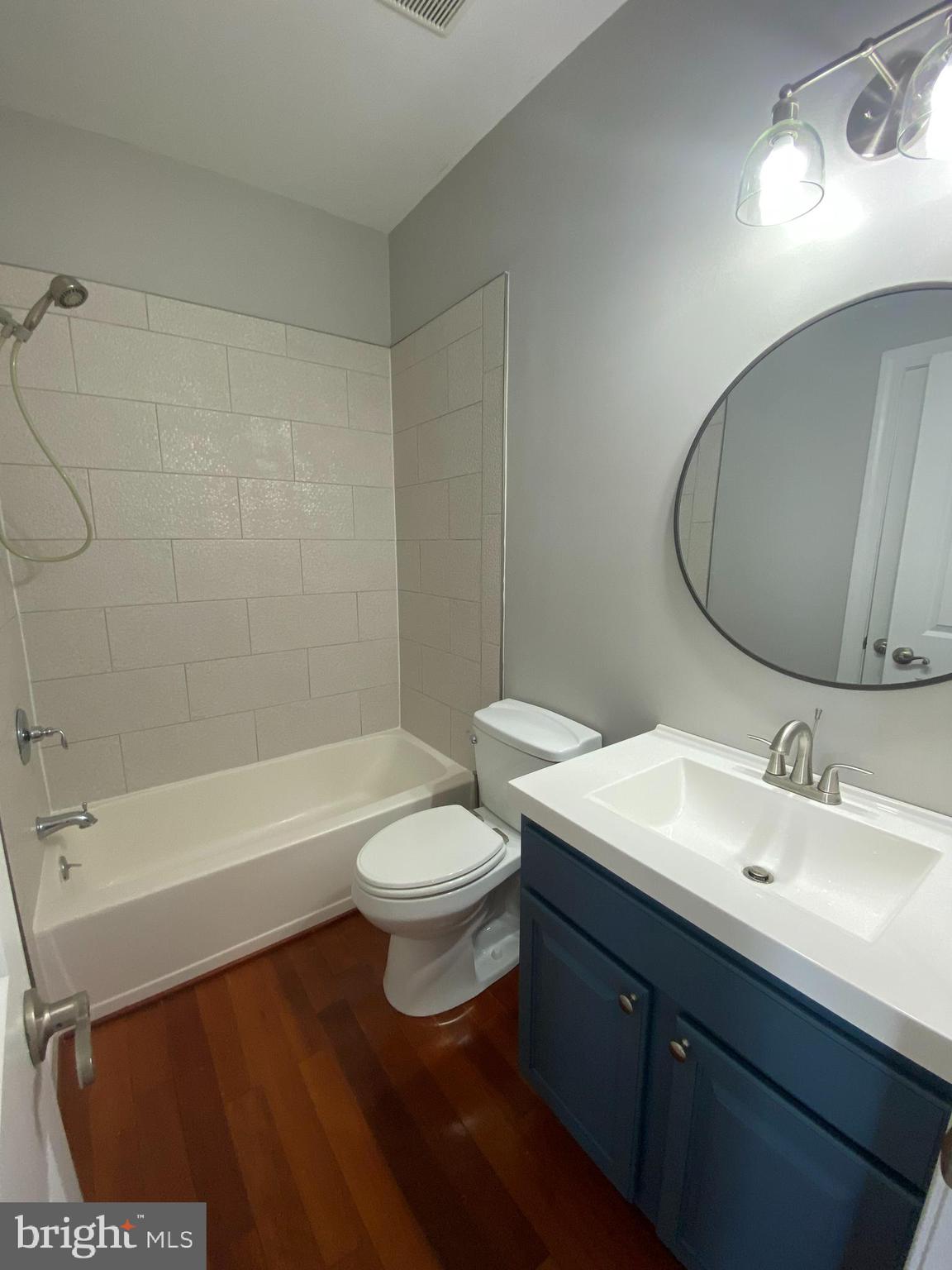 WOODLAND BEACH - Residential