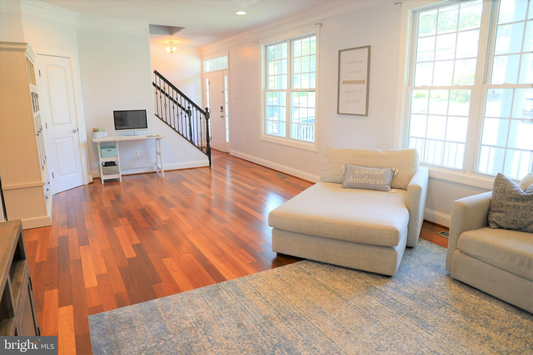 WOODLAND BEACH - Residential