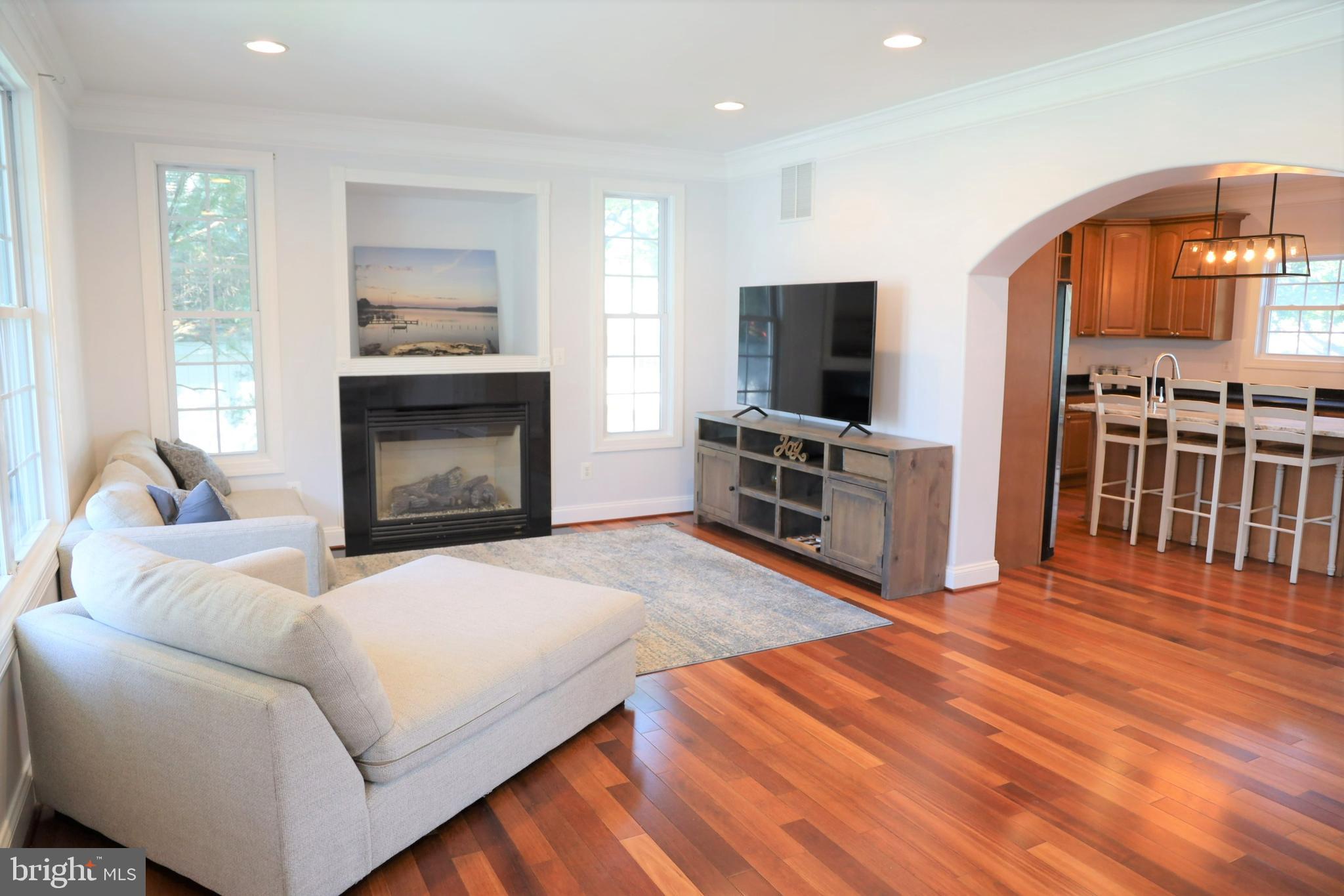 WOODLAND BEACH - Residential