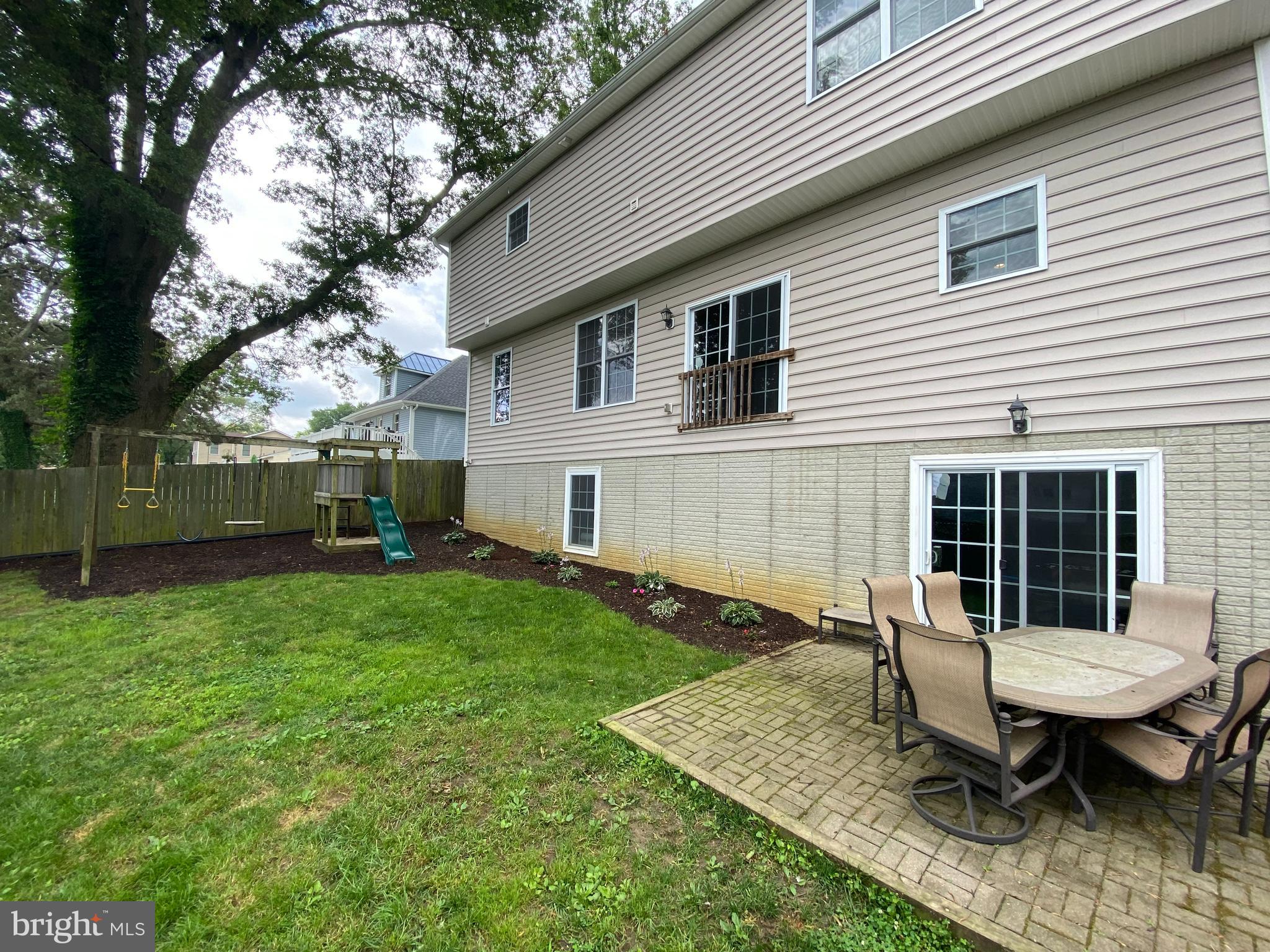 WOODLAND BEACH - Residential