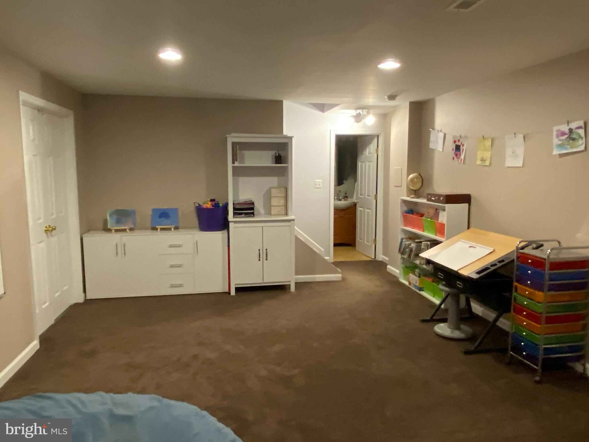 WOODLAND BEACH - Residential