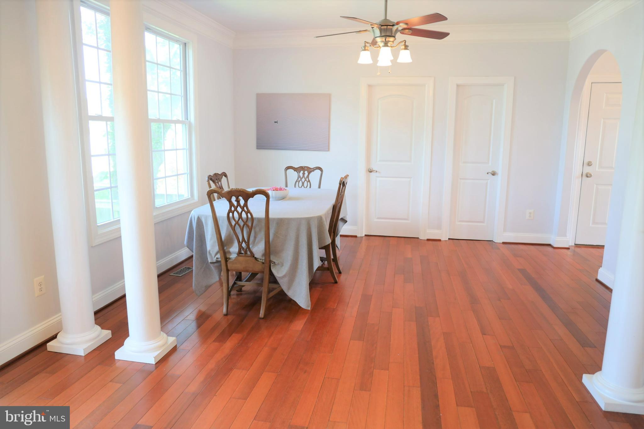 WOODLAND BEACH - Residential