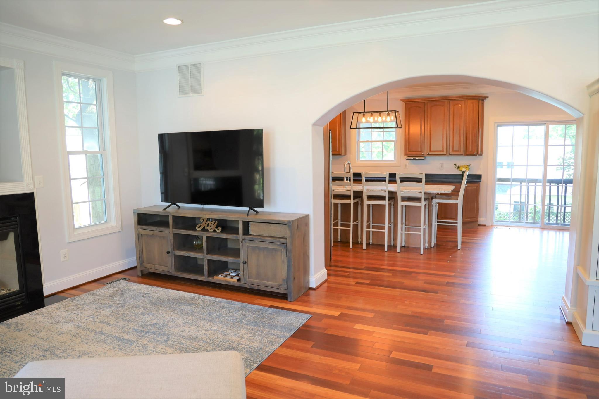 WOODLAND BEACH - Residential