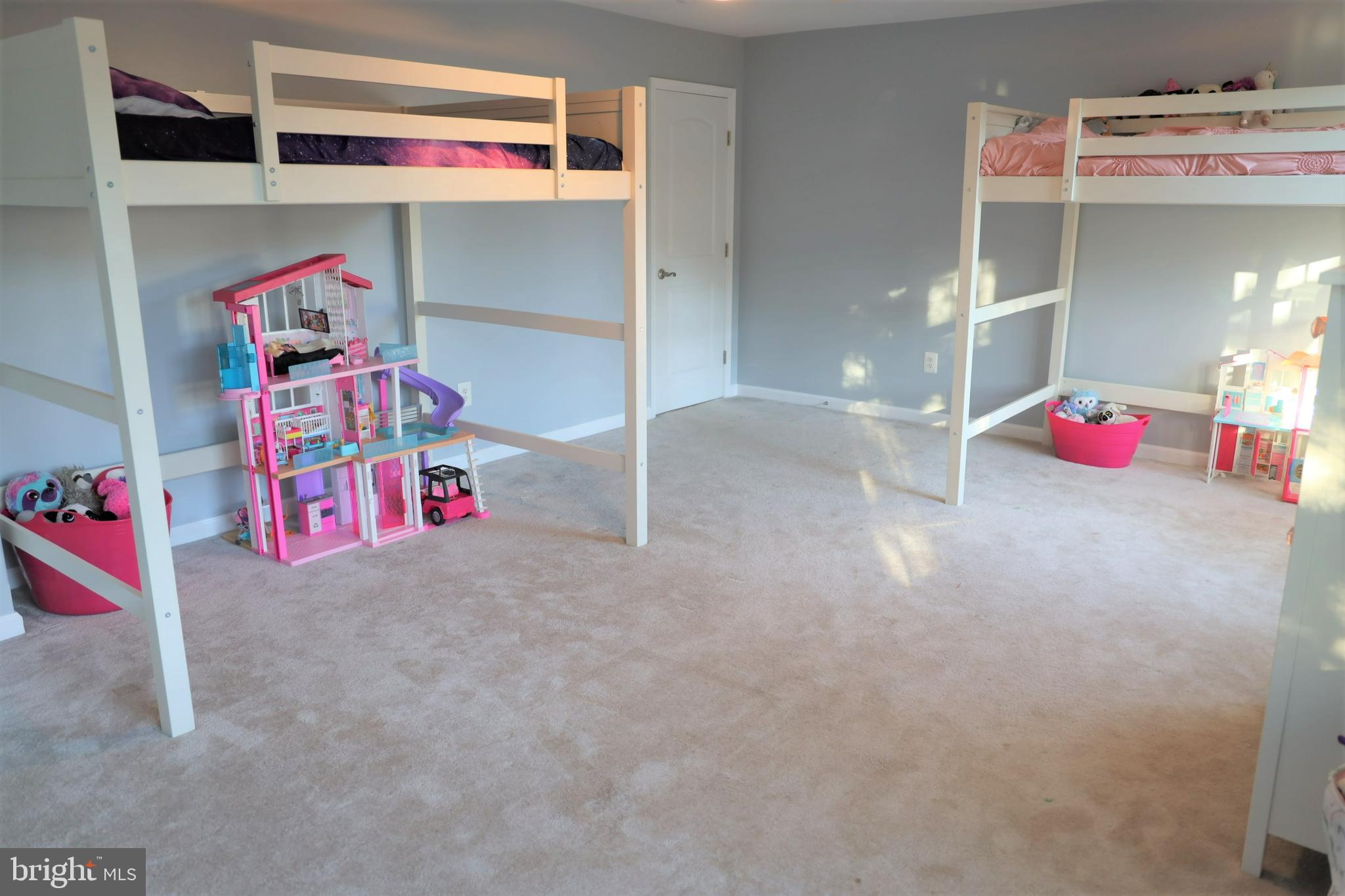 WOODLAND BEACH - Residential