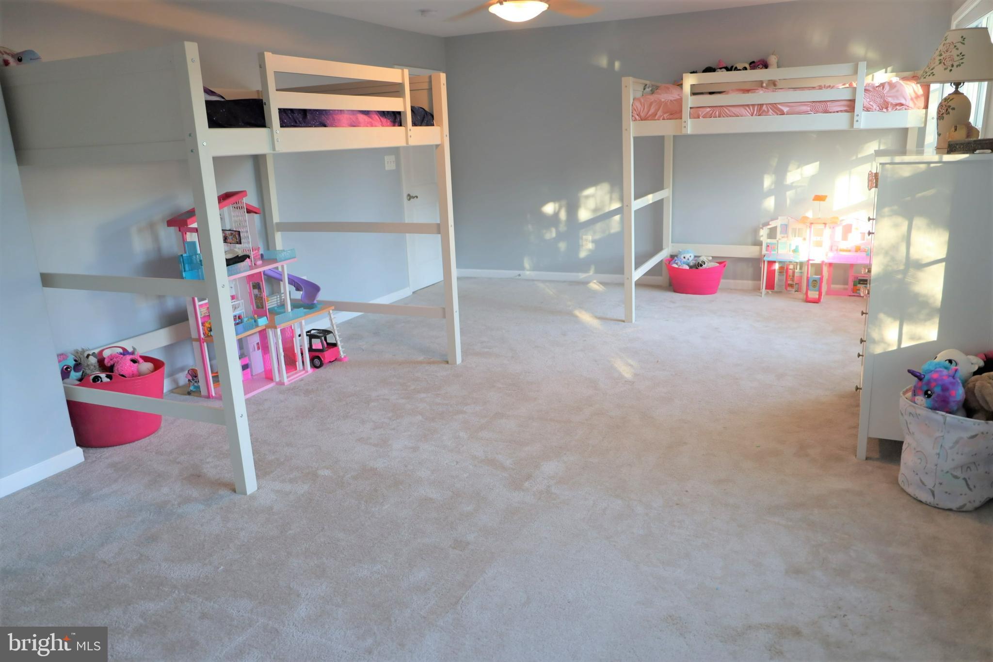 WOODLAND BEACH - Residential