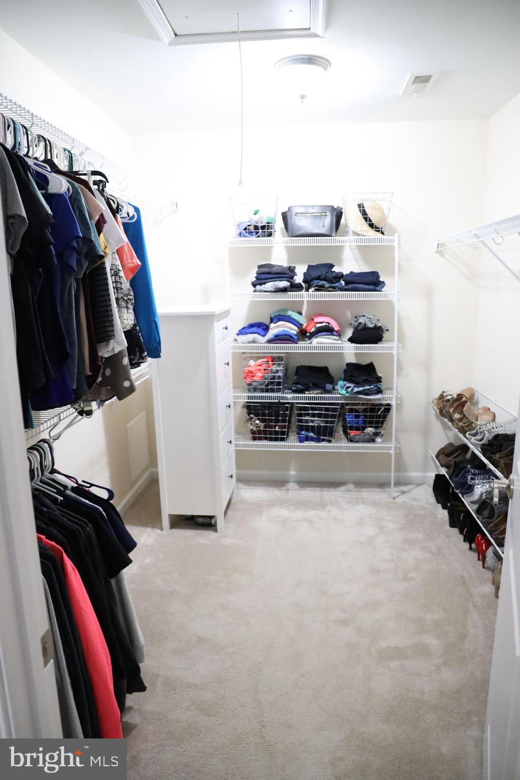 WOODLAND BEACH - Residential