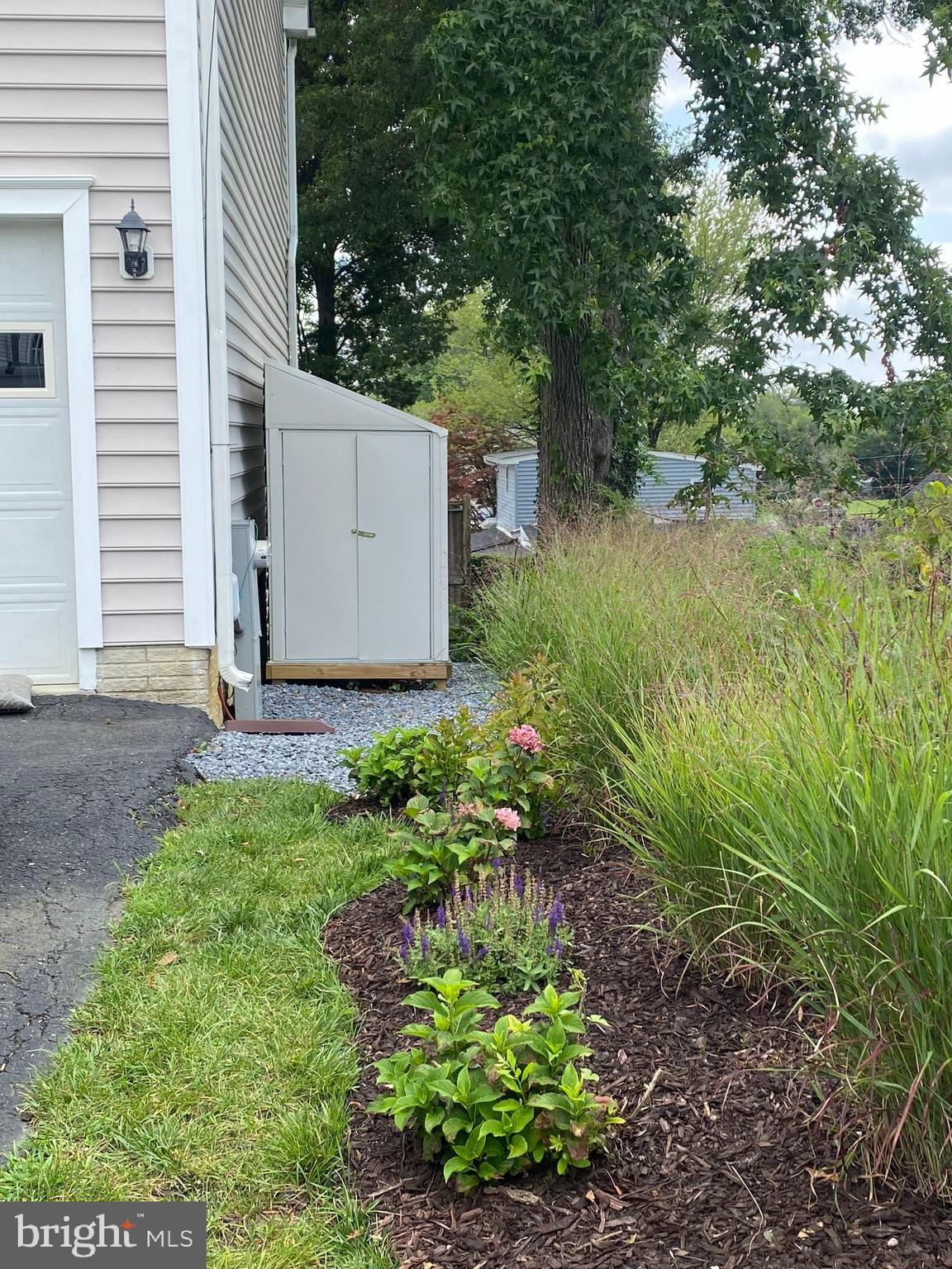 WOODLAND BEACH - Residential