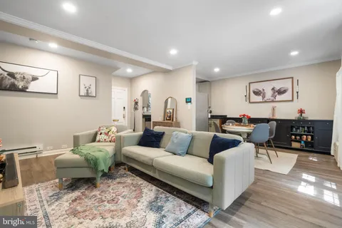 3496 Martha Custis Drive, Alexandria, VA MLS: VAAX2044158