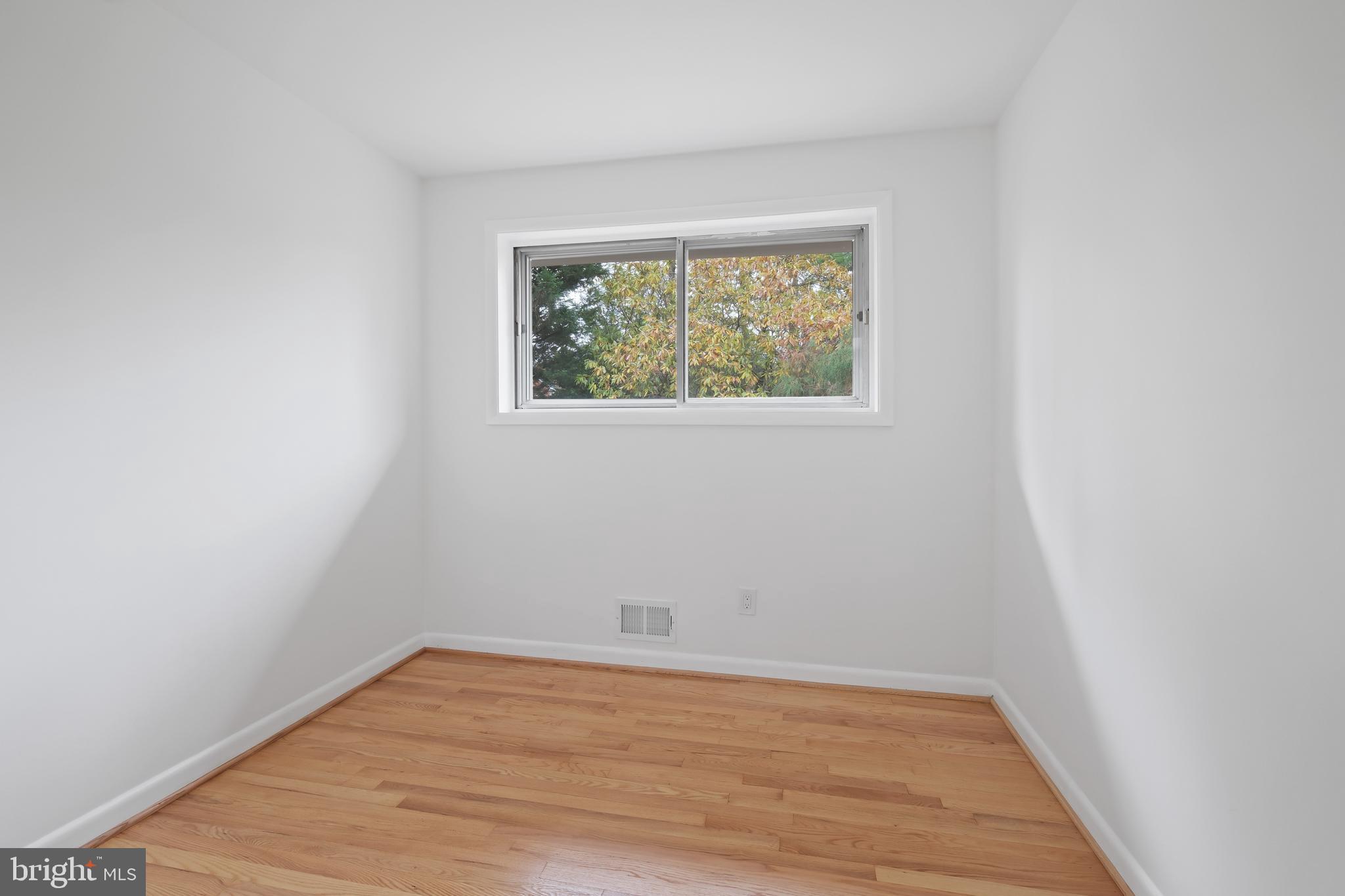 MONTROSE - Residential Lease