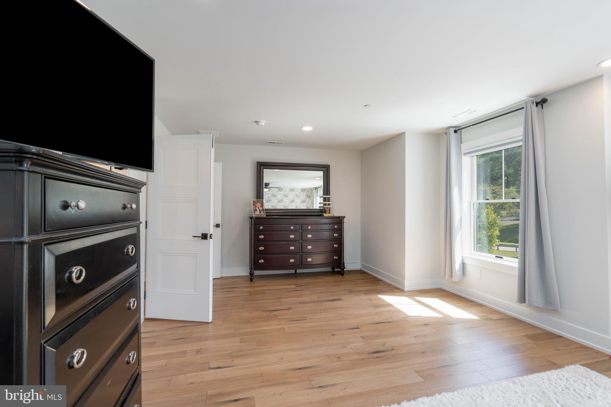 FORT WASHINGTON - Residential