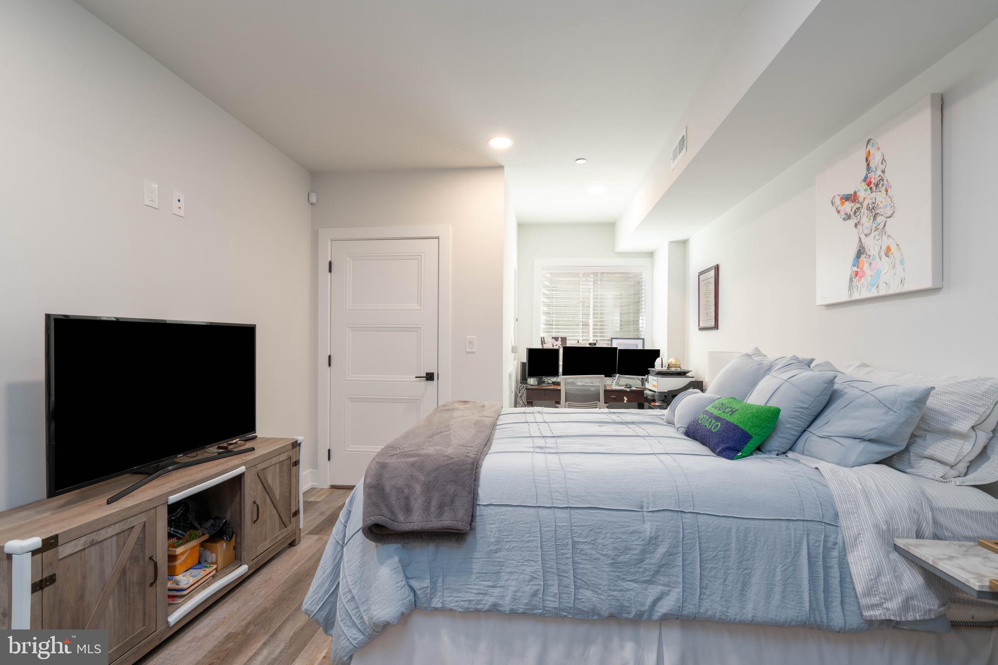 FORT WASHINGTON - Residential