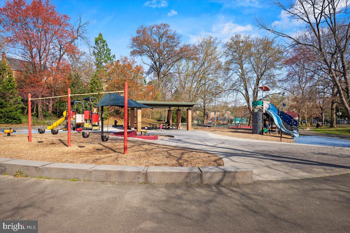 LYON VILLAGE - Residential