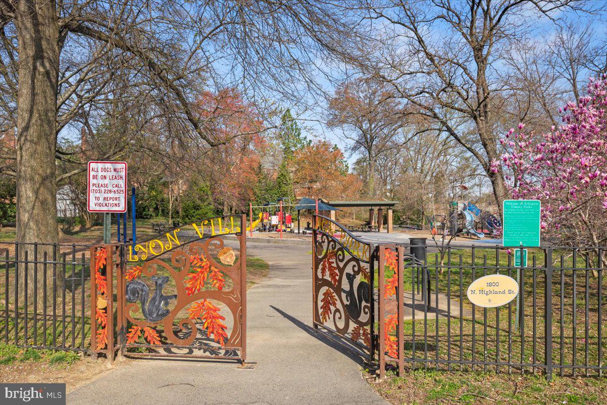 LYON VILLAGE - Residential