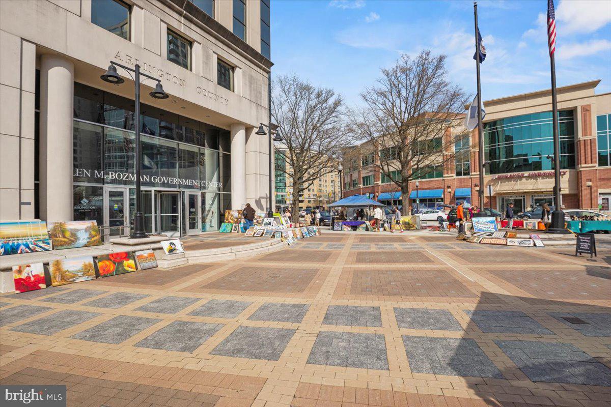 LYON VILLAGE - Residential