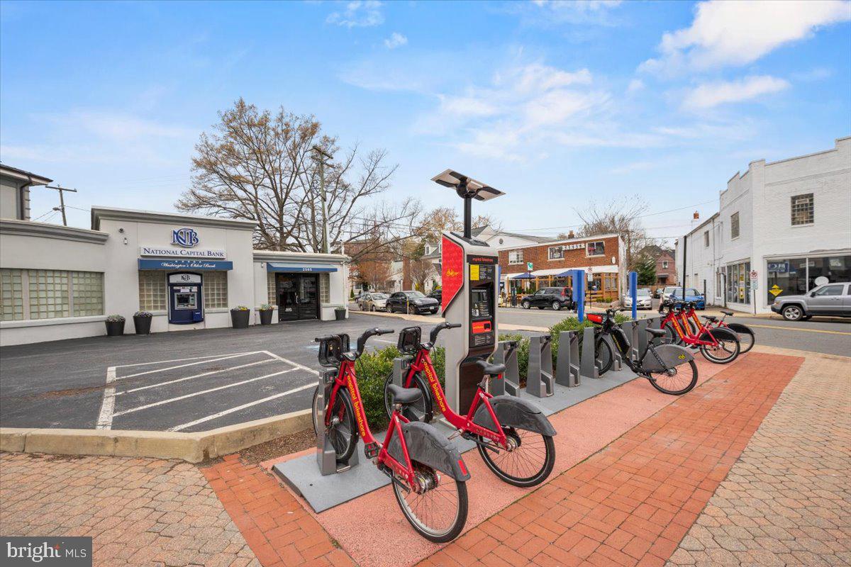 LYON VILLAGE - Residential