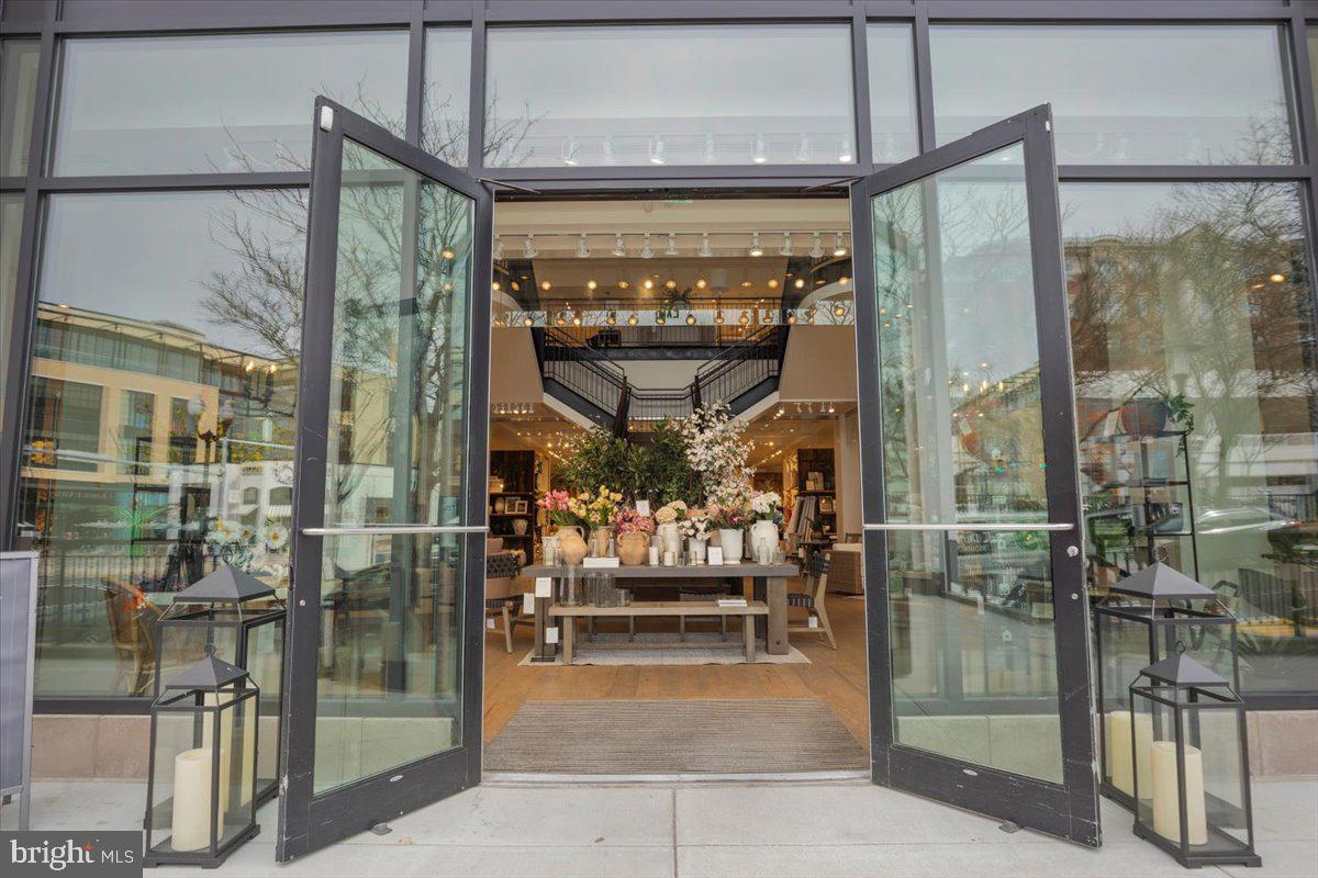 LYON VILLAGE - Residential