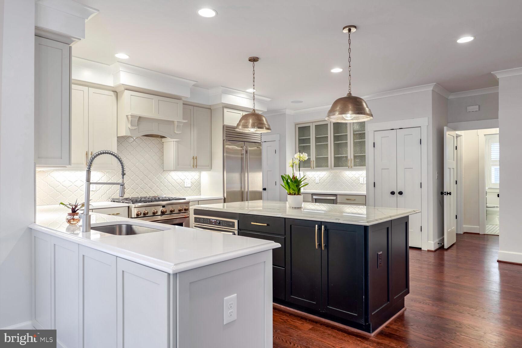 LYON VILLAGE - Residential