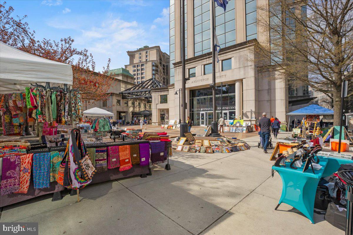 LYON VILLAGE - Residential