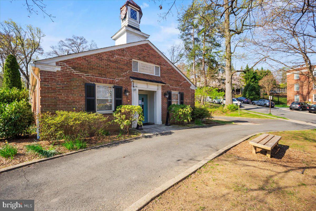 LYON VILLAGE - Residential