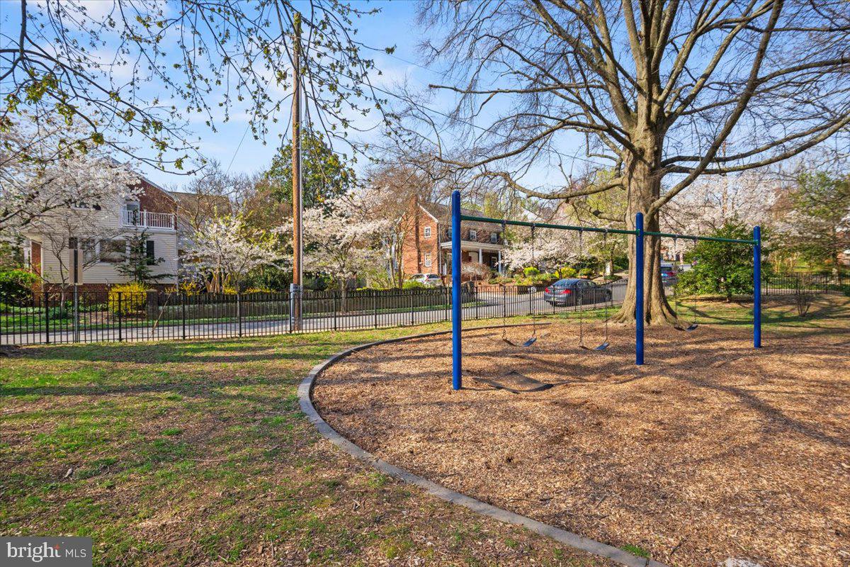 LYON VILLAGE - Residential