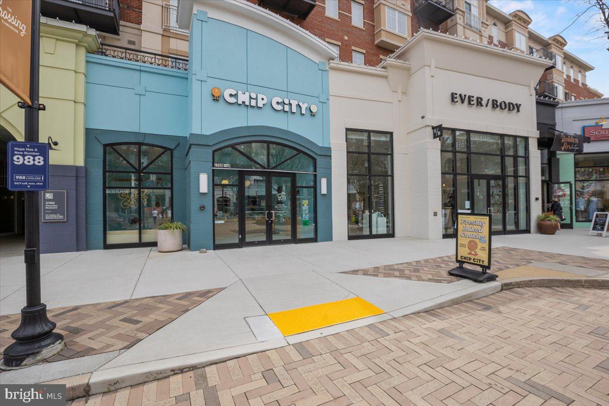 LYON VILLAGE - Residential