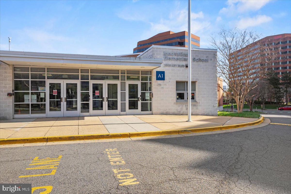 LYON VILLAGE - Residential