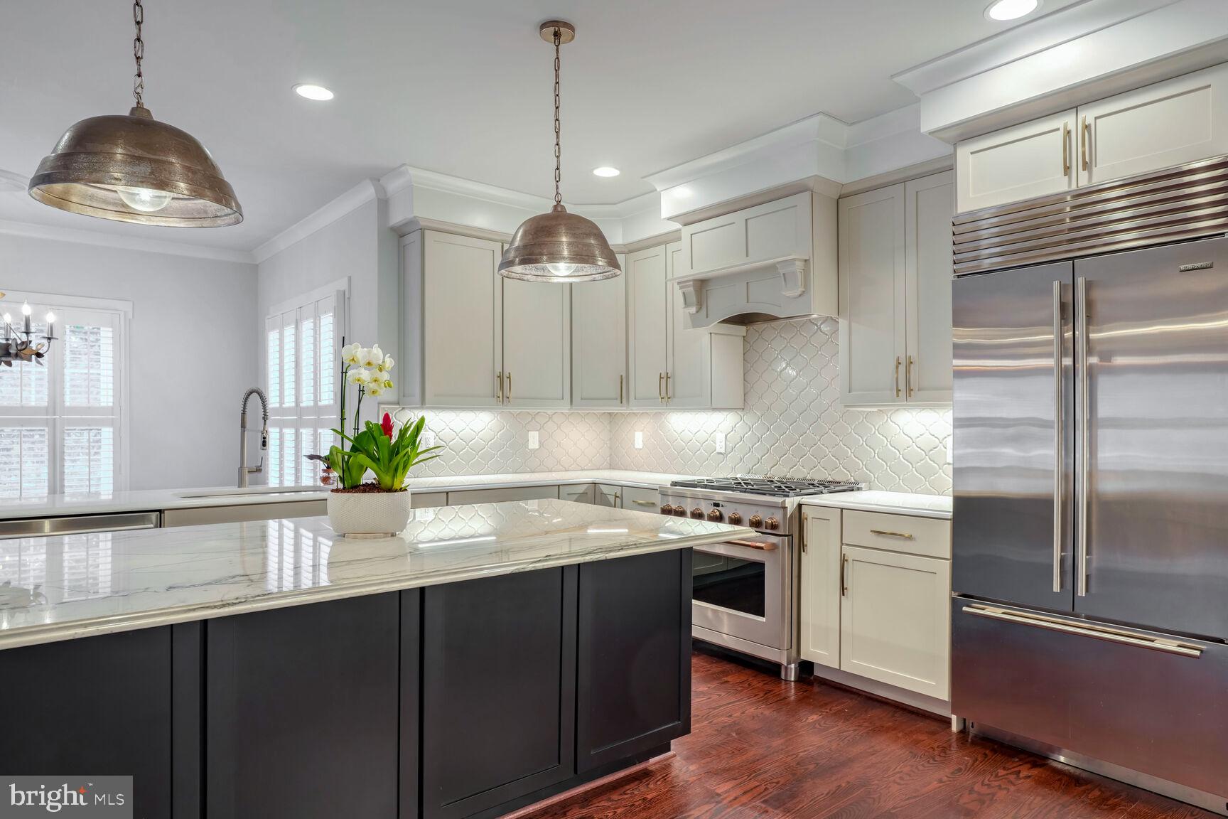 LYON VILLAGE - Residential